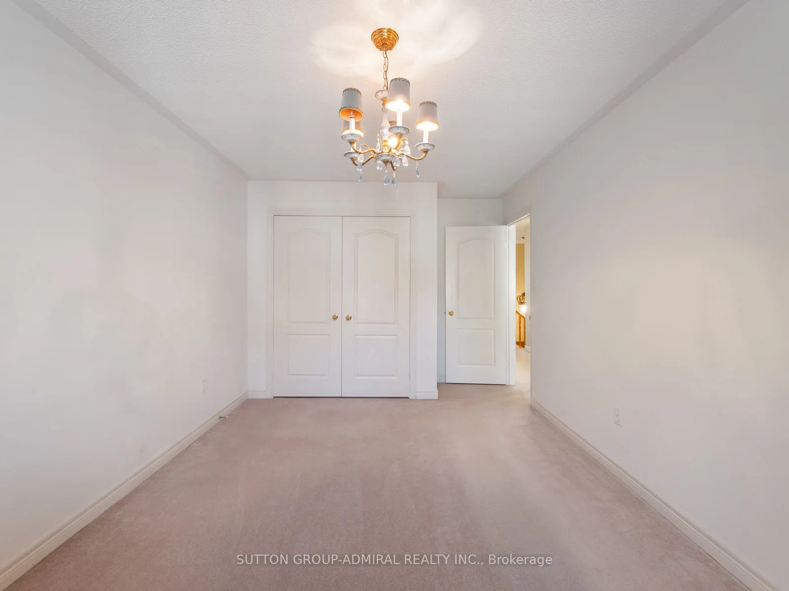 255 Shaftsbury Avenue