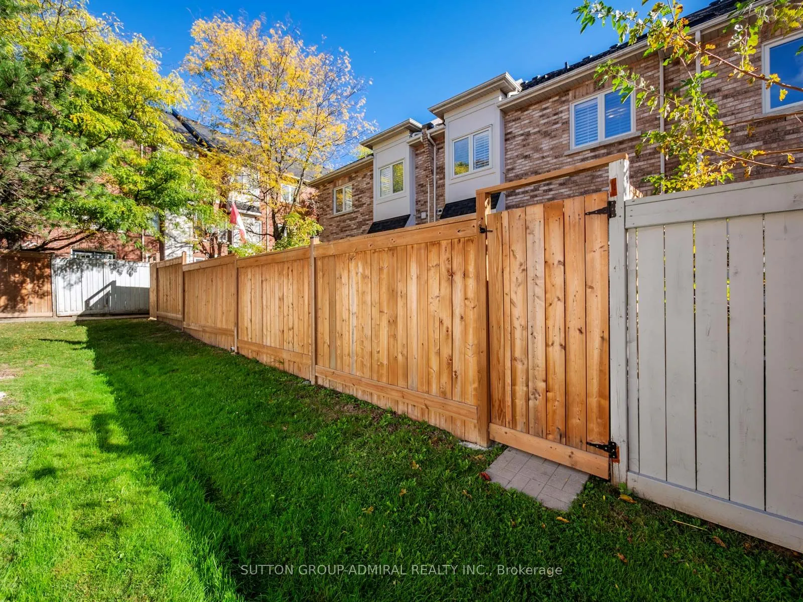 255 Shaftsbury Avenue