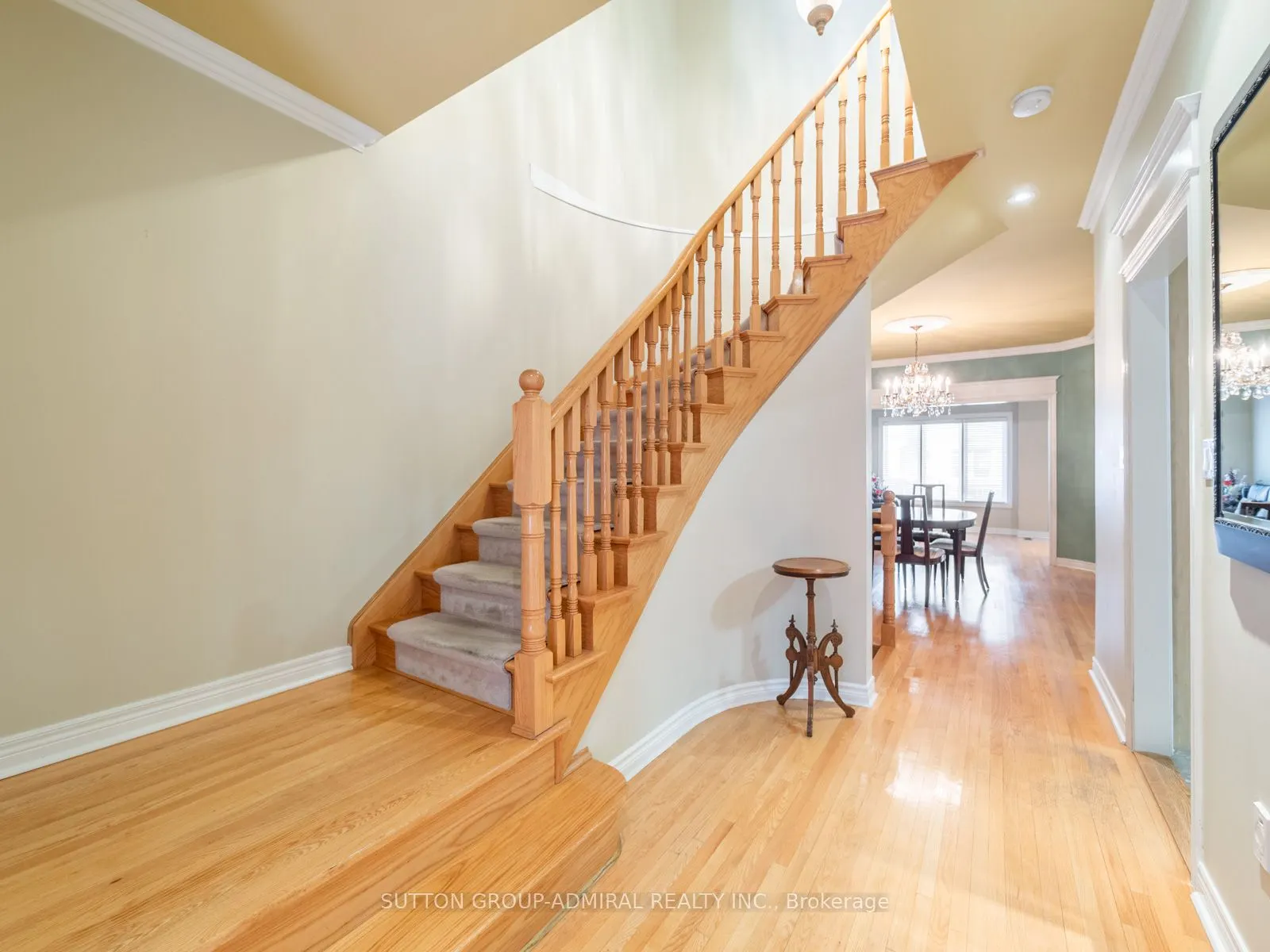 255 Shaftsbury Avenue