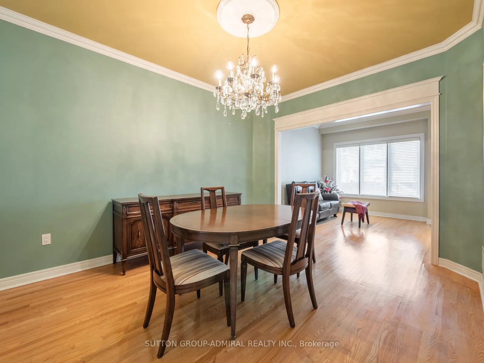 255 Shaftsbury Avenue