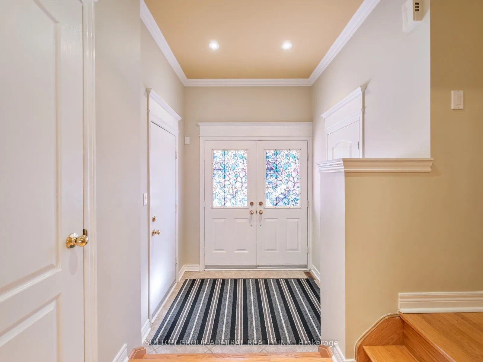 255 Shaftsbury Avenue