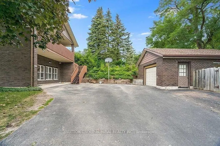 2238 4th Line, #Upper