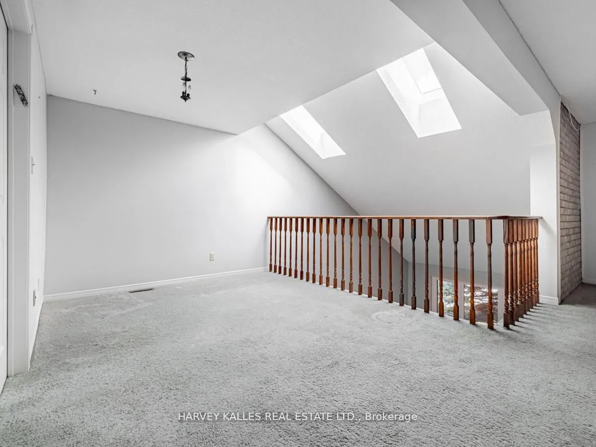 18 Finlayson Court W