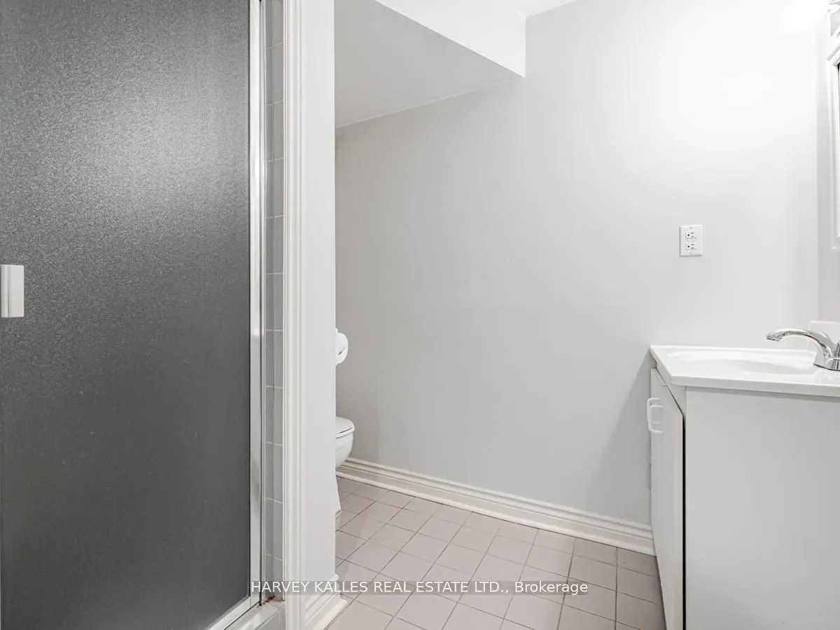 18 Finlayson Court W