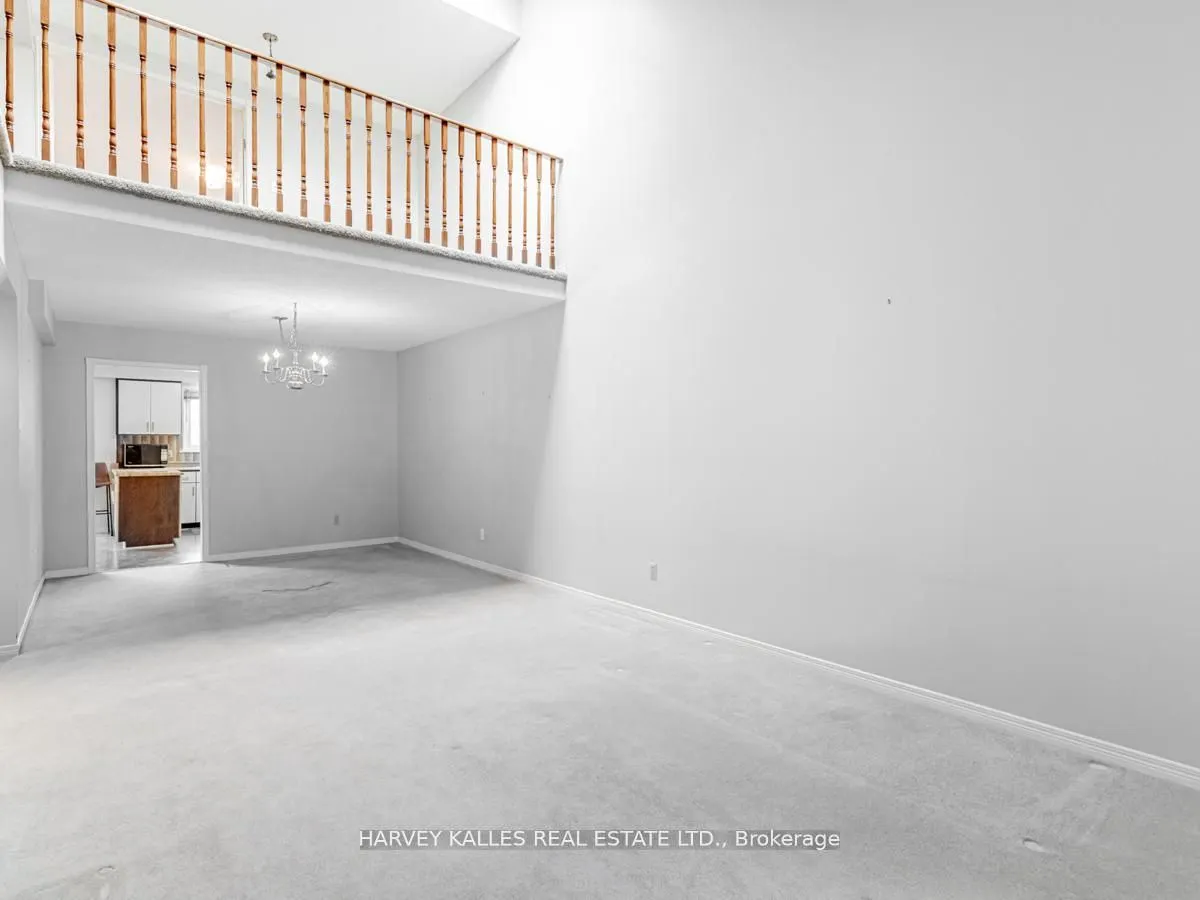 18 Finlayson Court W