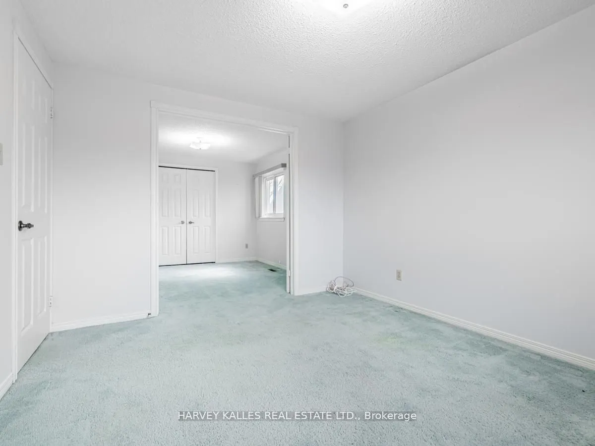 18 Finlayson Court W