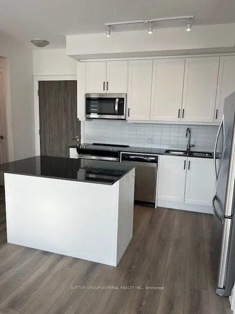 10 Gatineau Drive, #704W