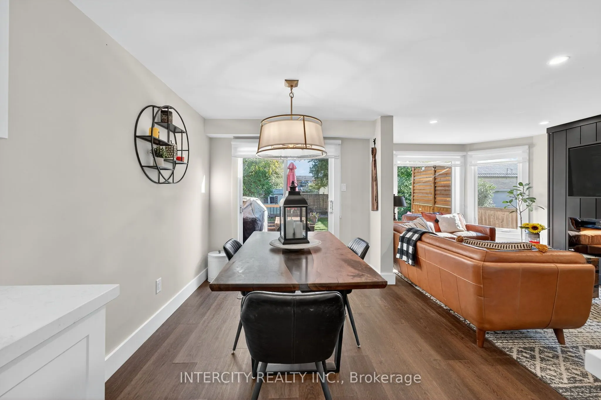 107 Albert Street E