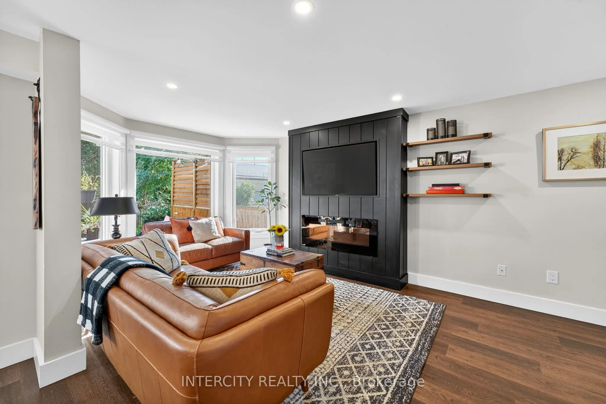 107 Albert Street E