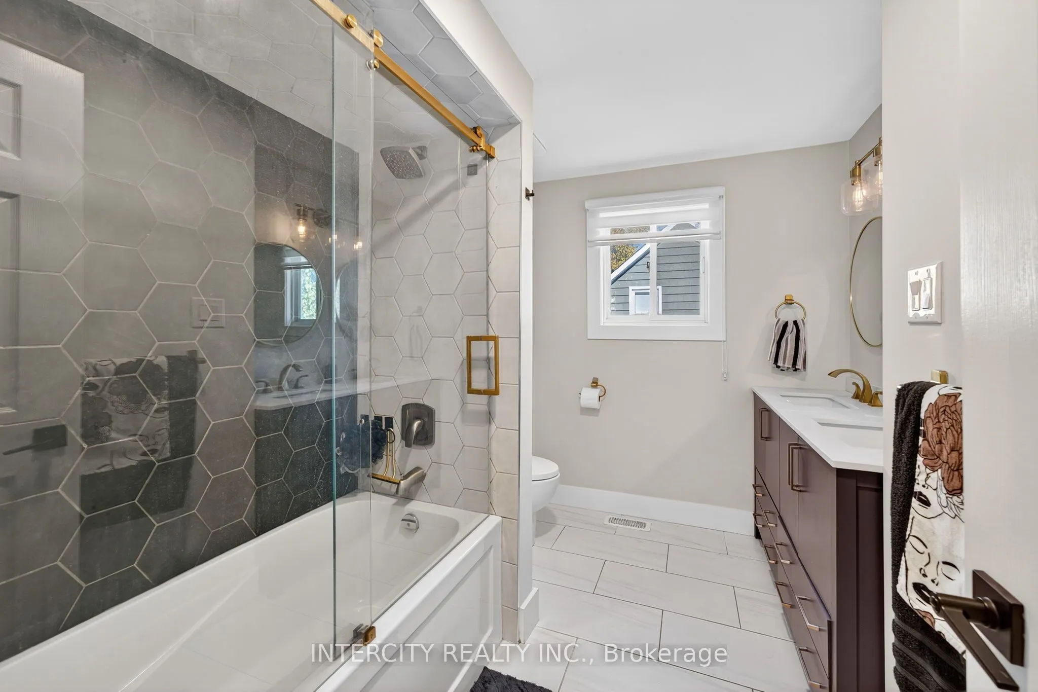 107 Albert Street E