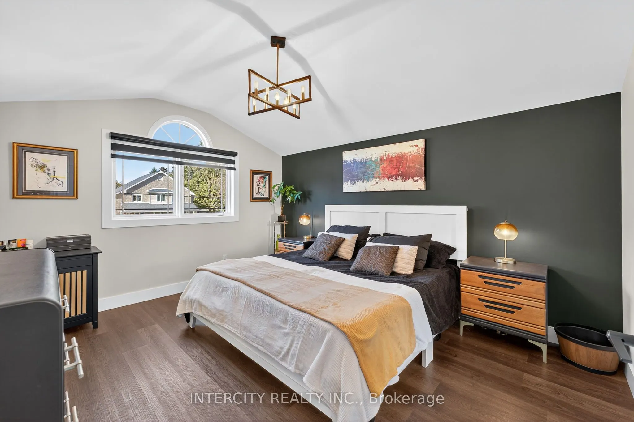 107 Albert Street E