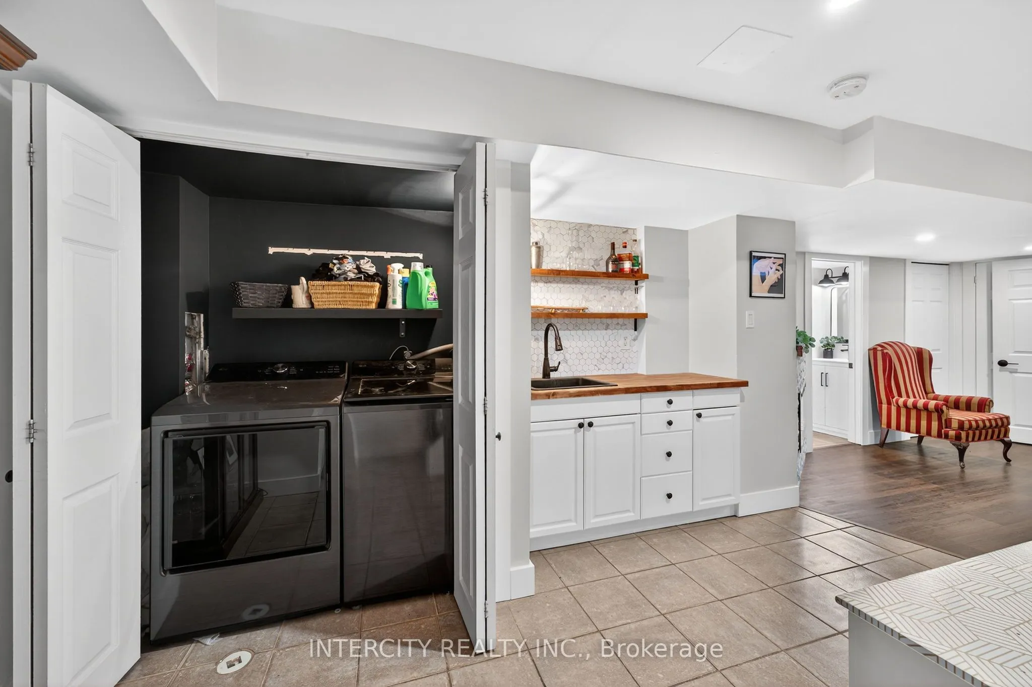 107 Albert Street E