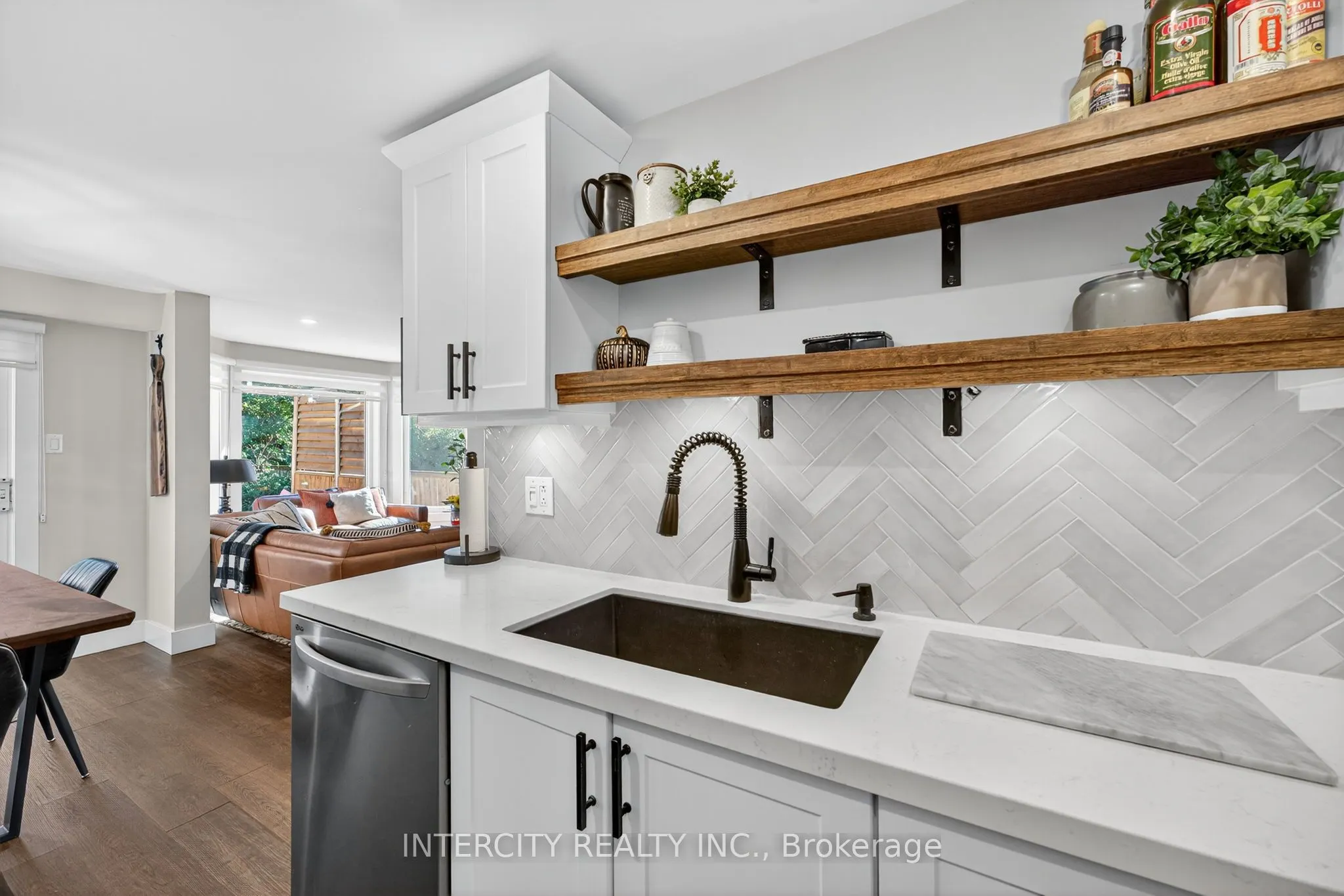 107 Albert Street E