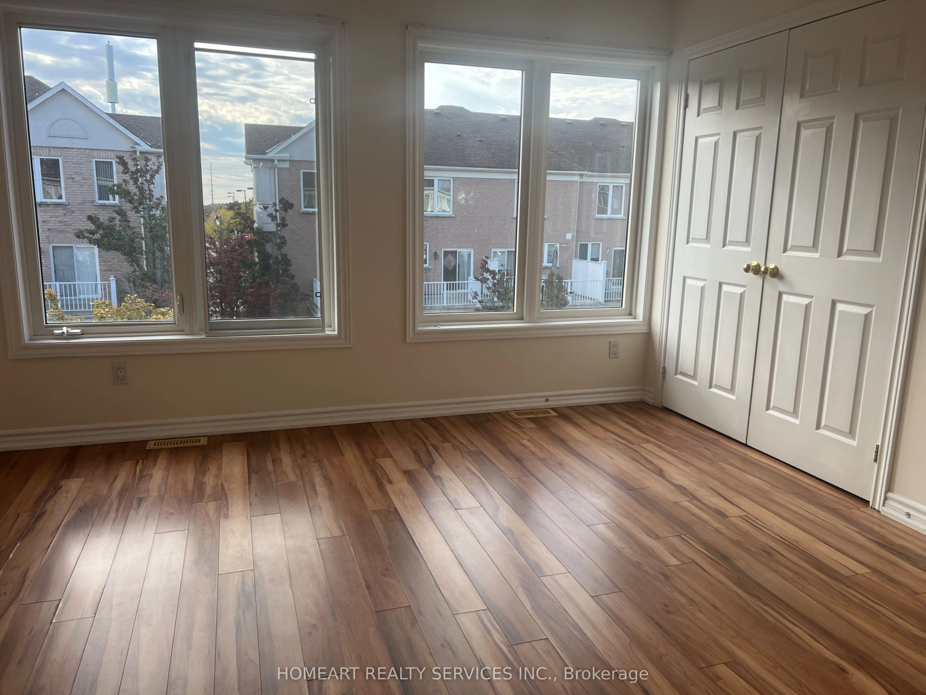 20 Leitchcroft Crescent, #6