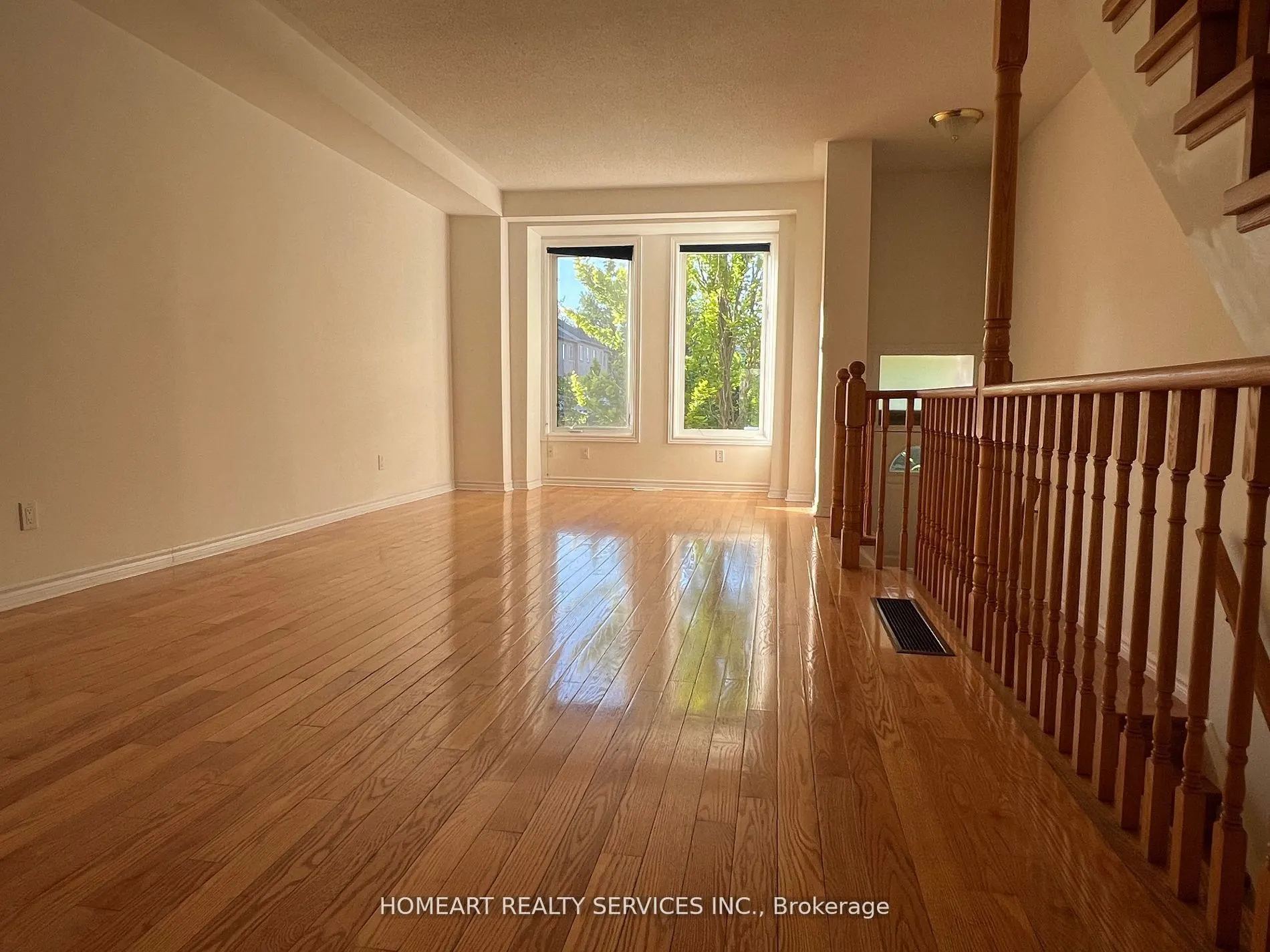 20 Leitchcroft Crescent, #6