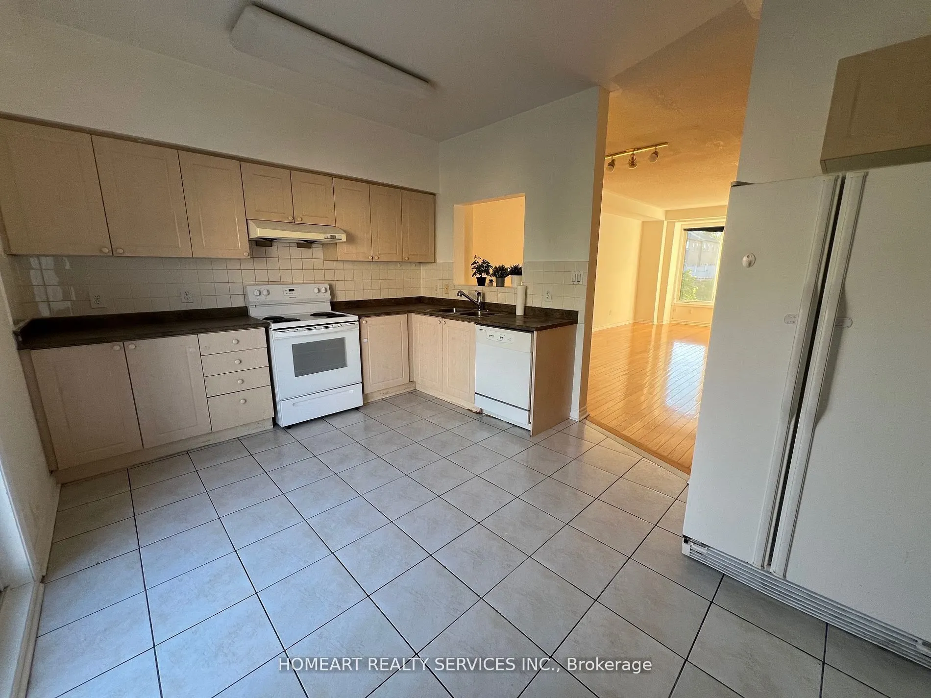 20 Leitchcroft Crescent, #6