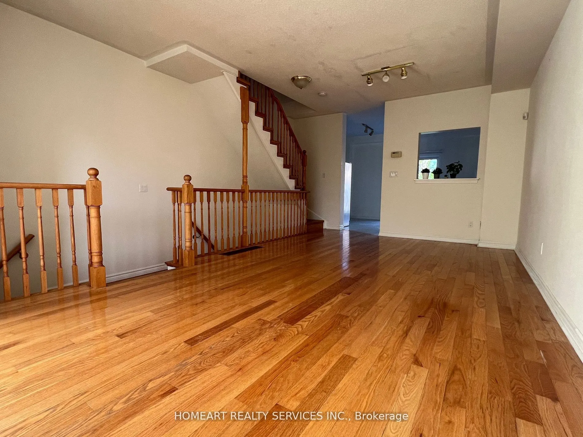 20 Leitchcroft Crescent, #6