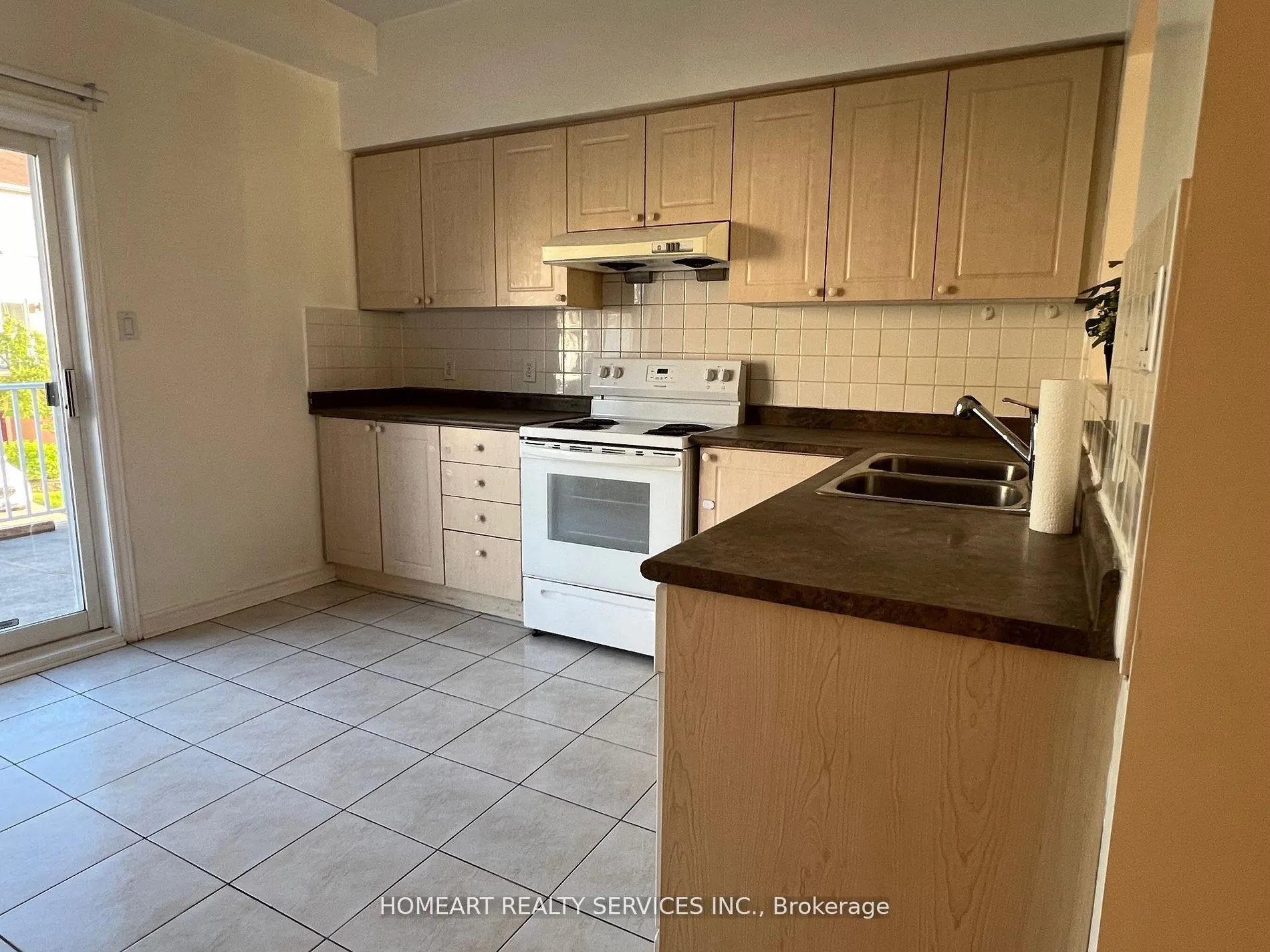 20 Leitchcroft Crescent, #6