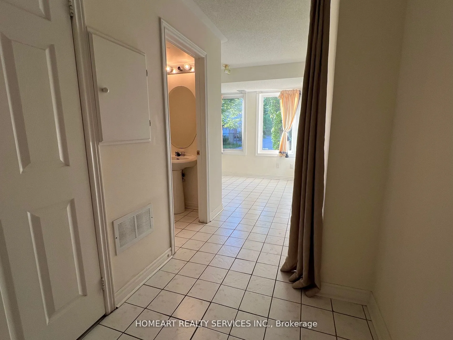 20 Leitchcroft Crescent, #6