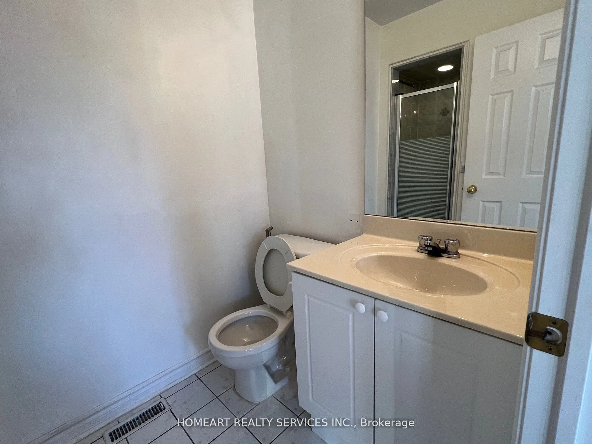 20 Leitchcroft Crescent, #6