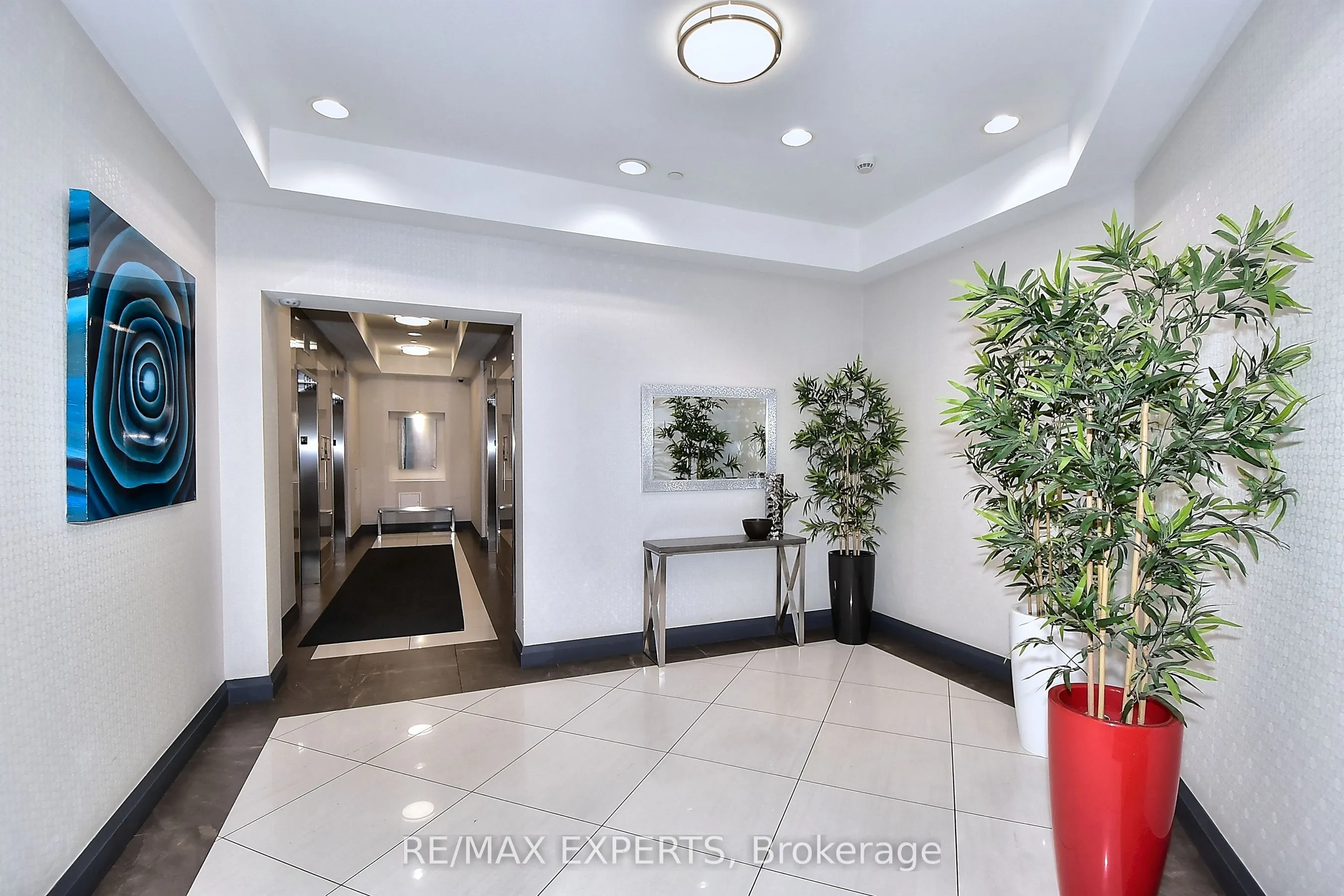 7161 Yonge Street, #2433