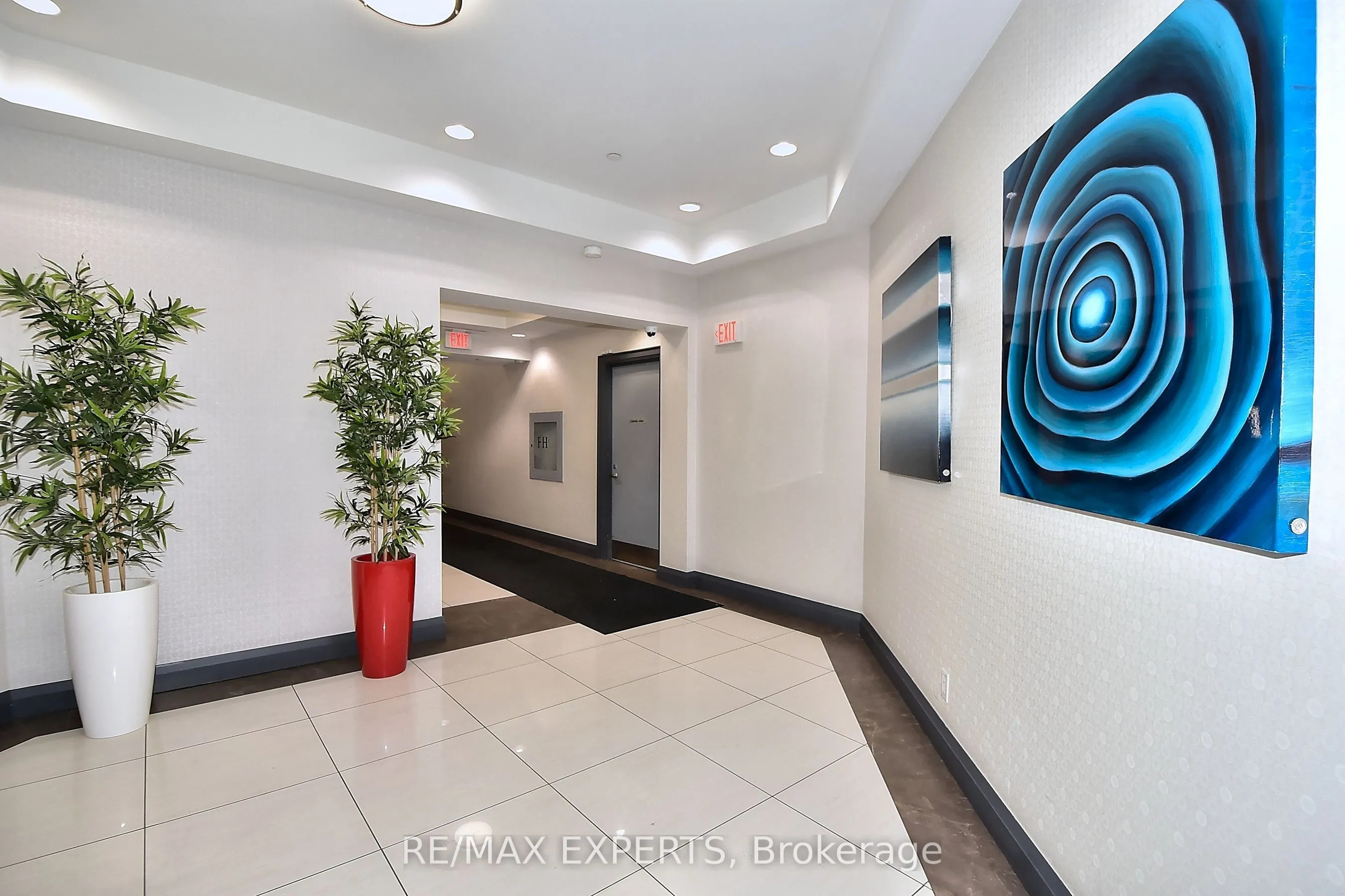 7161 Yonge Street, #2433
