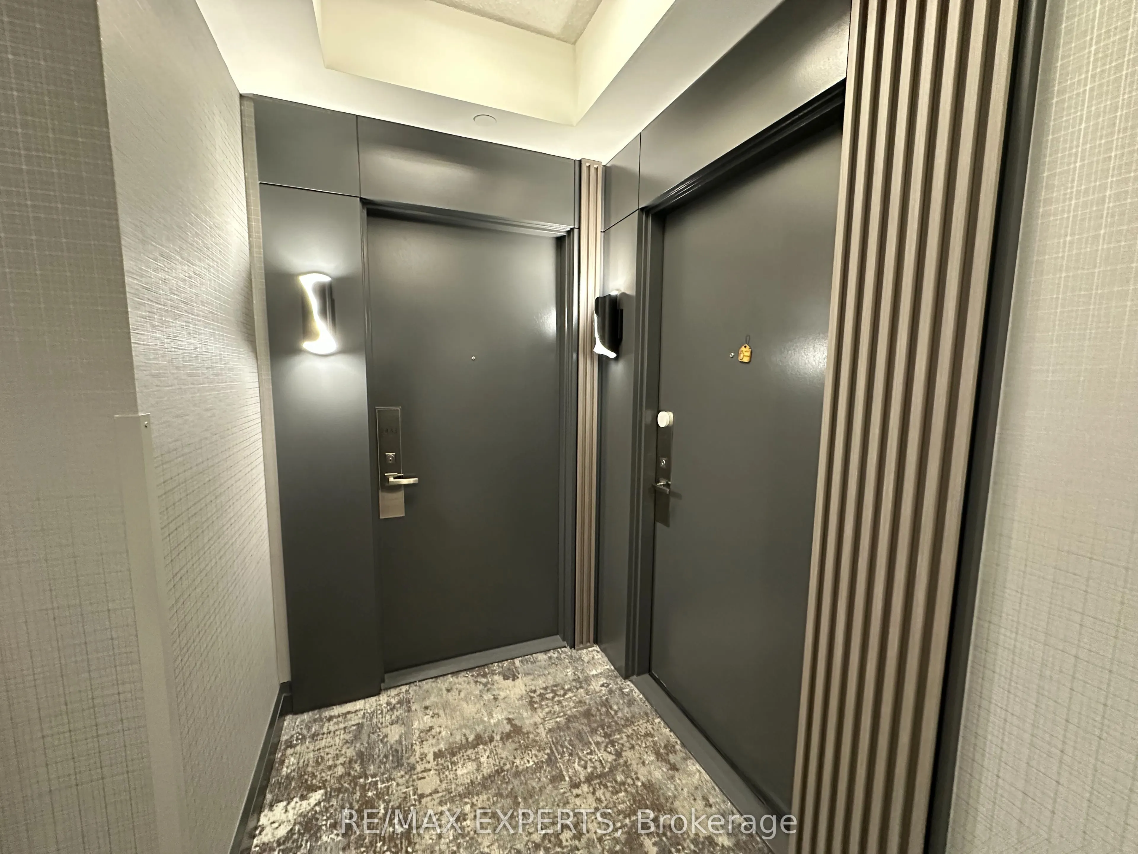 7161 Yonge Street, #2433