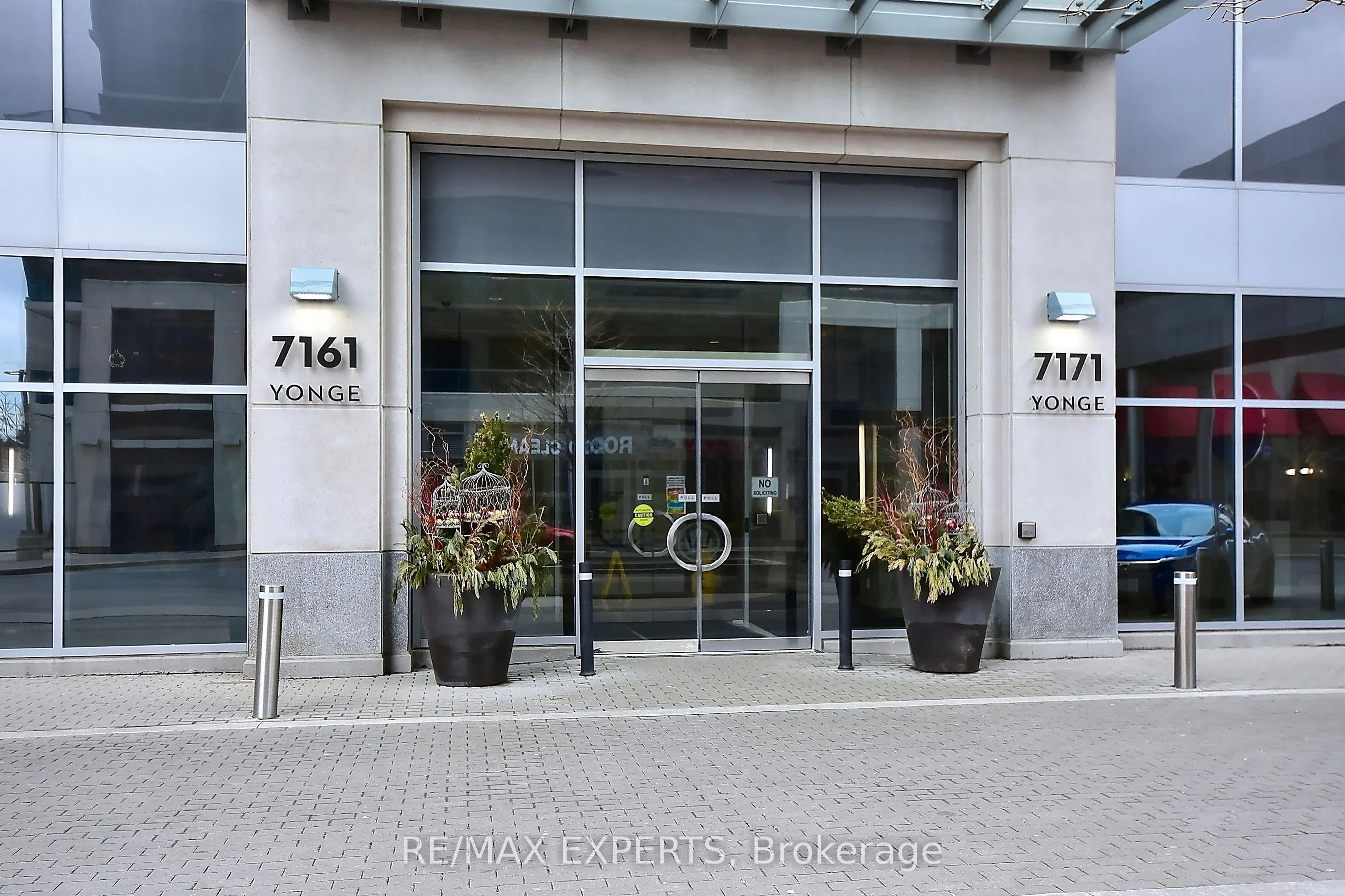 7161 Yonge Street, #2433