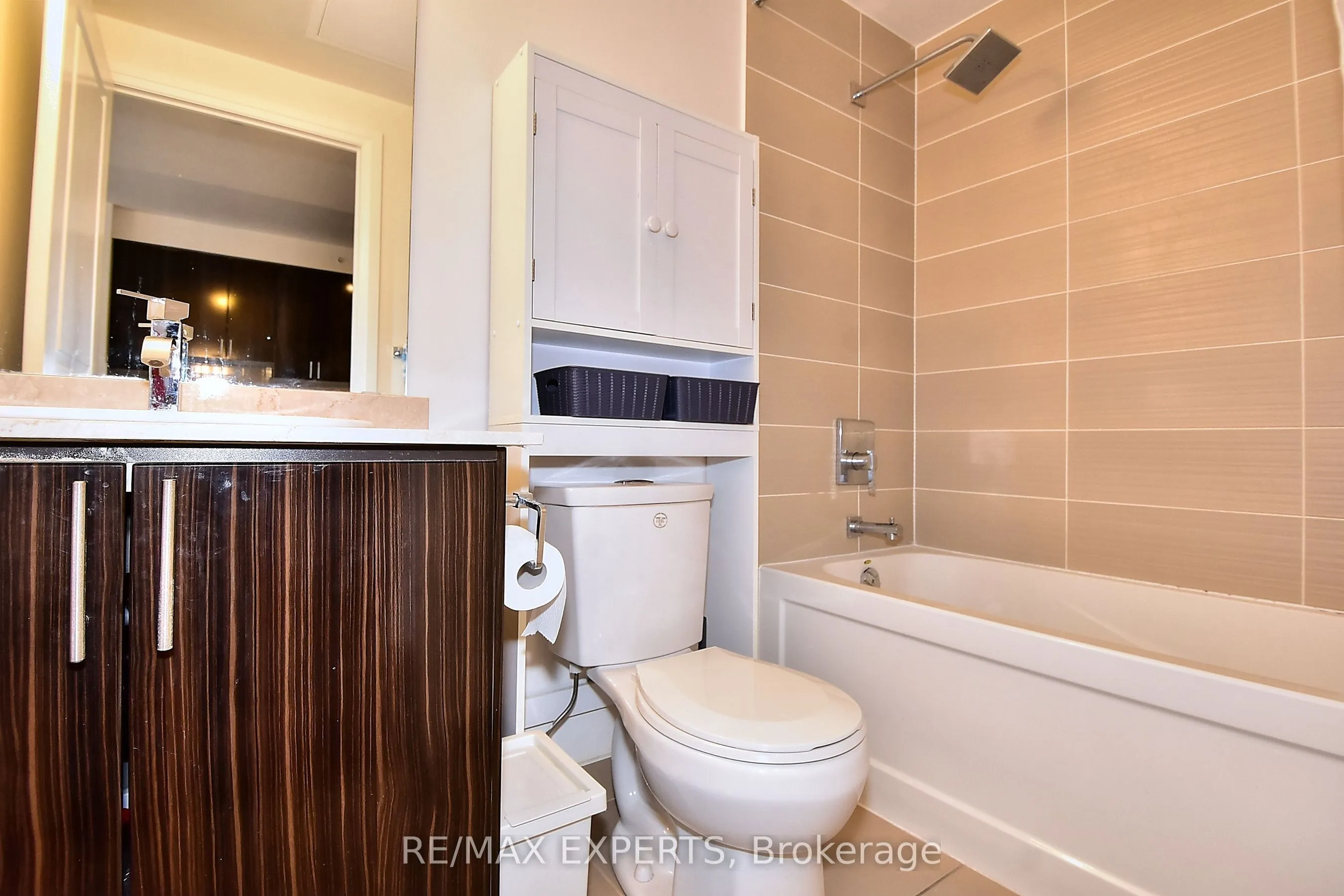 7161 Yonge Street, #2433
