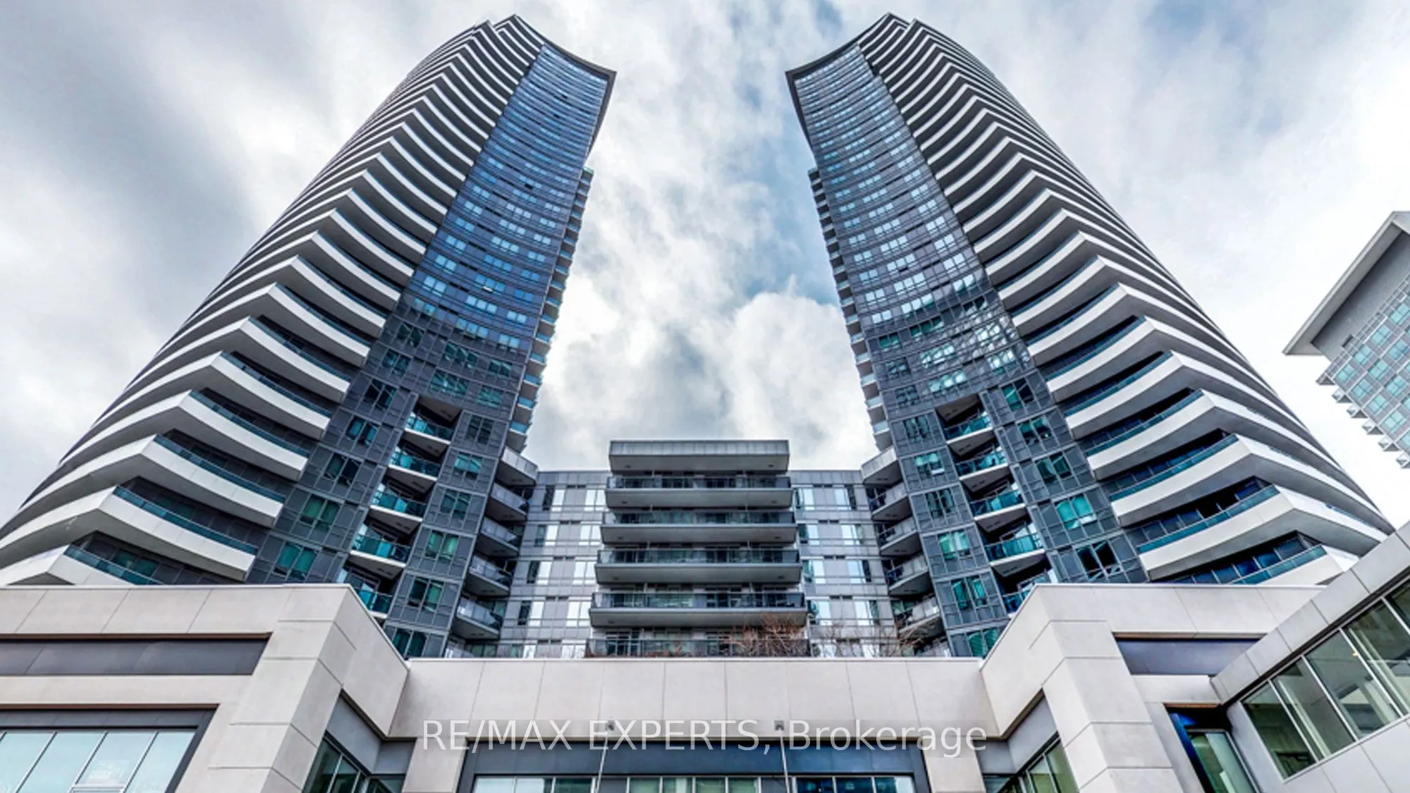 7161 Yonge Street, #2433