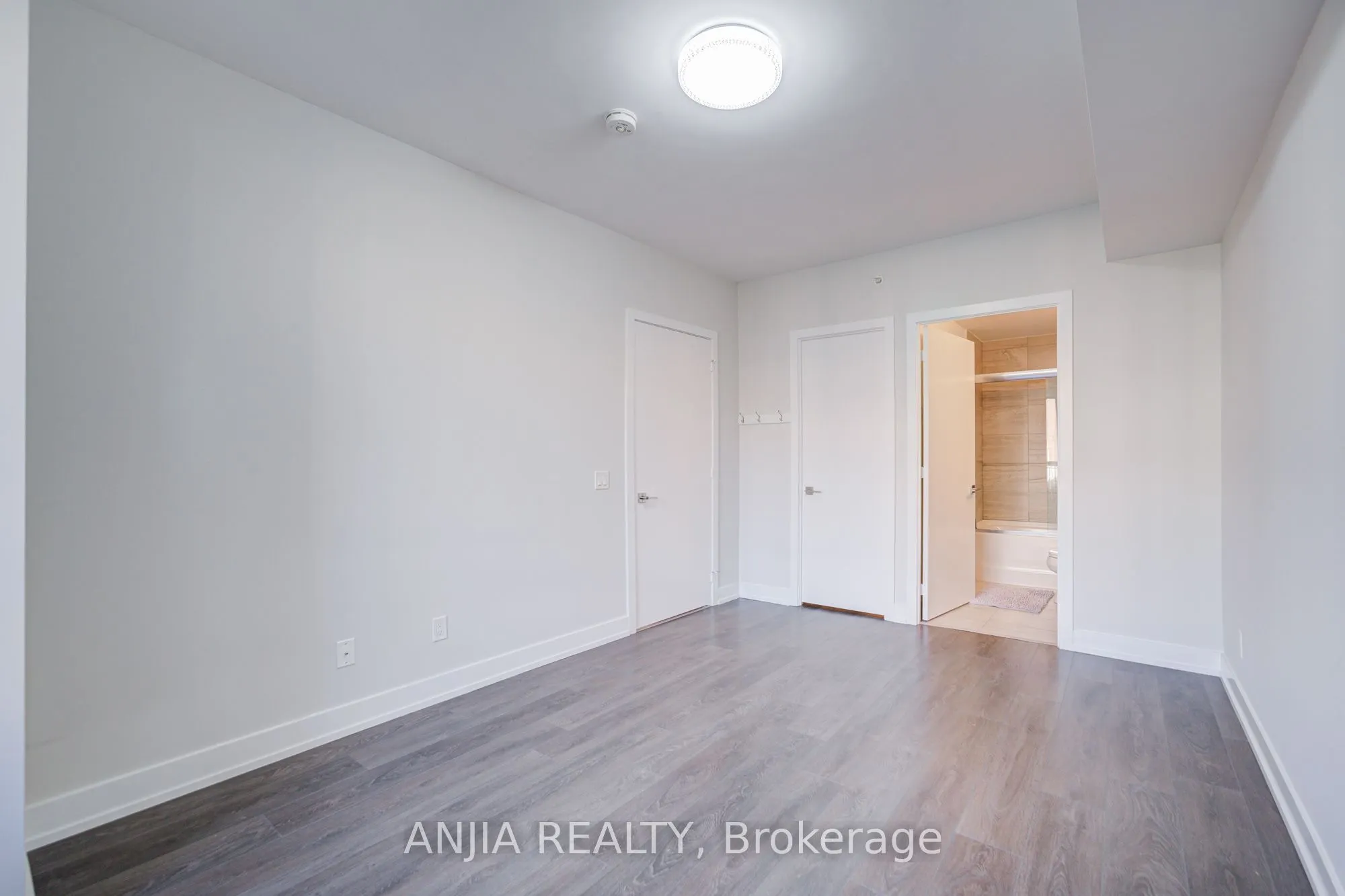 268 Buchanan Drive, #219W