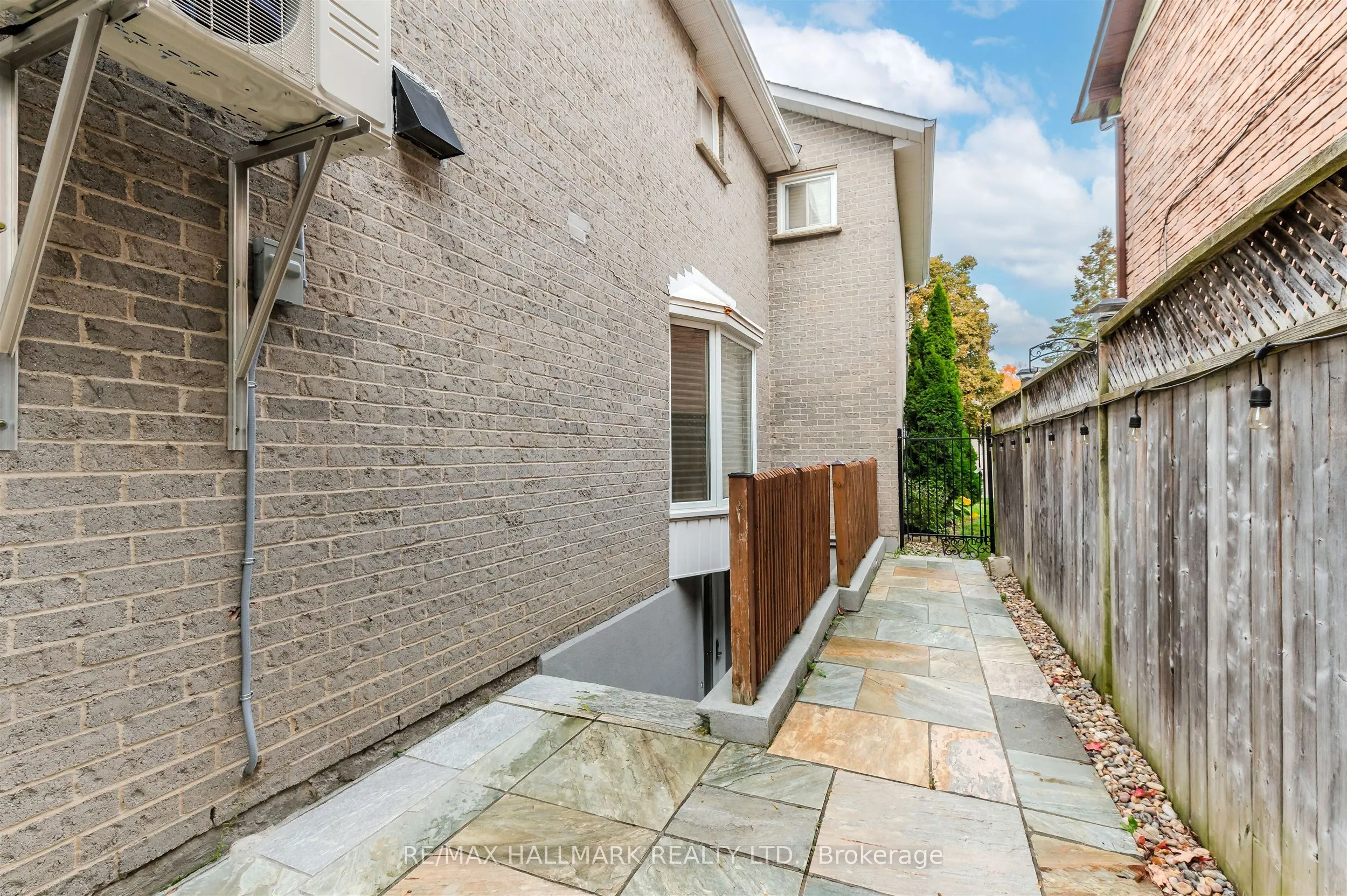 145 Old Surrey Lane