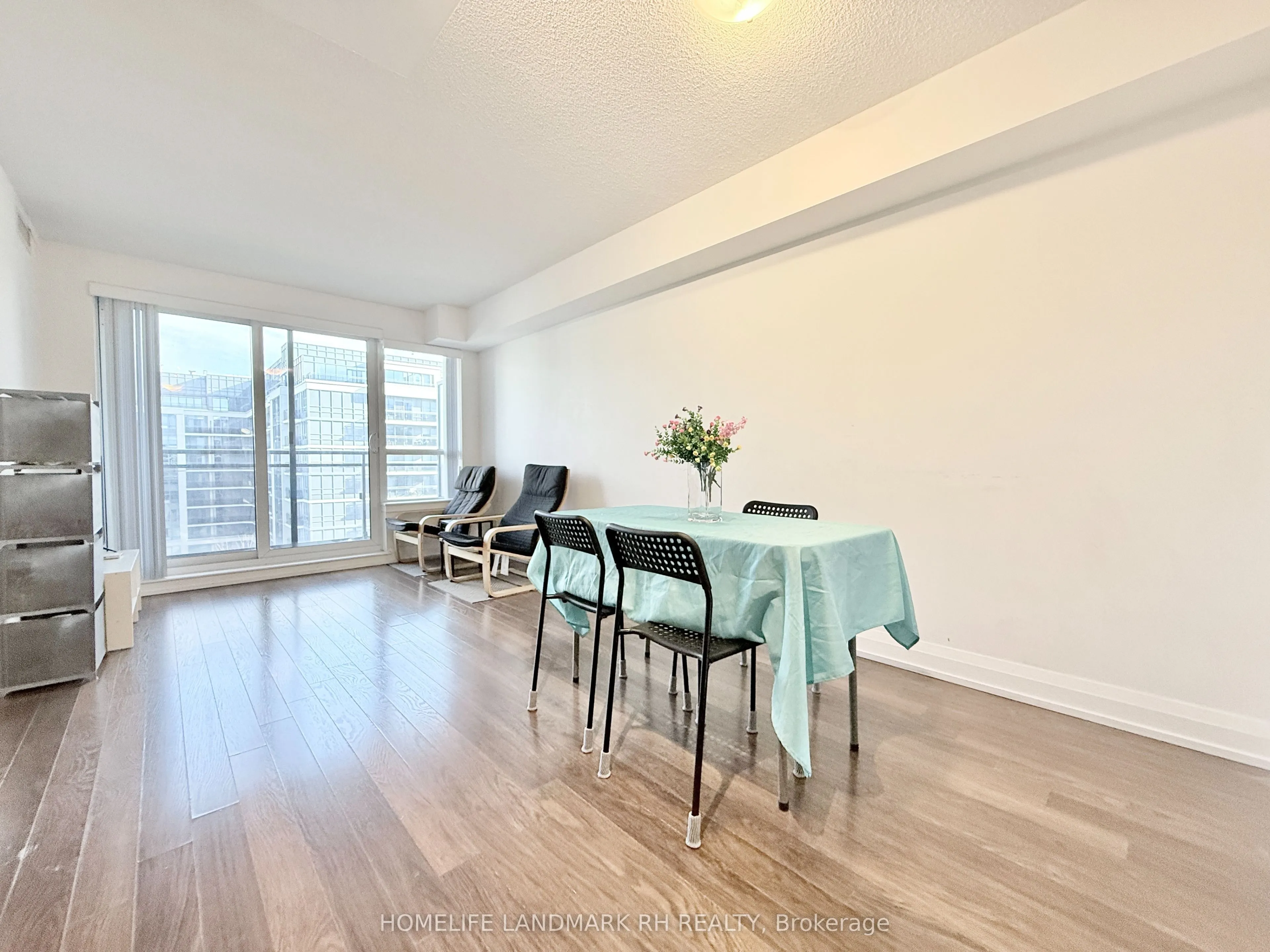 370 Highway 7 E, #825