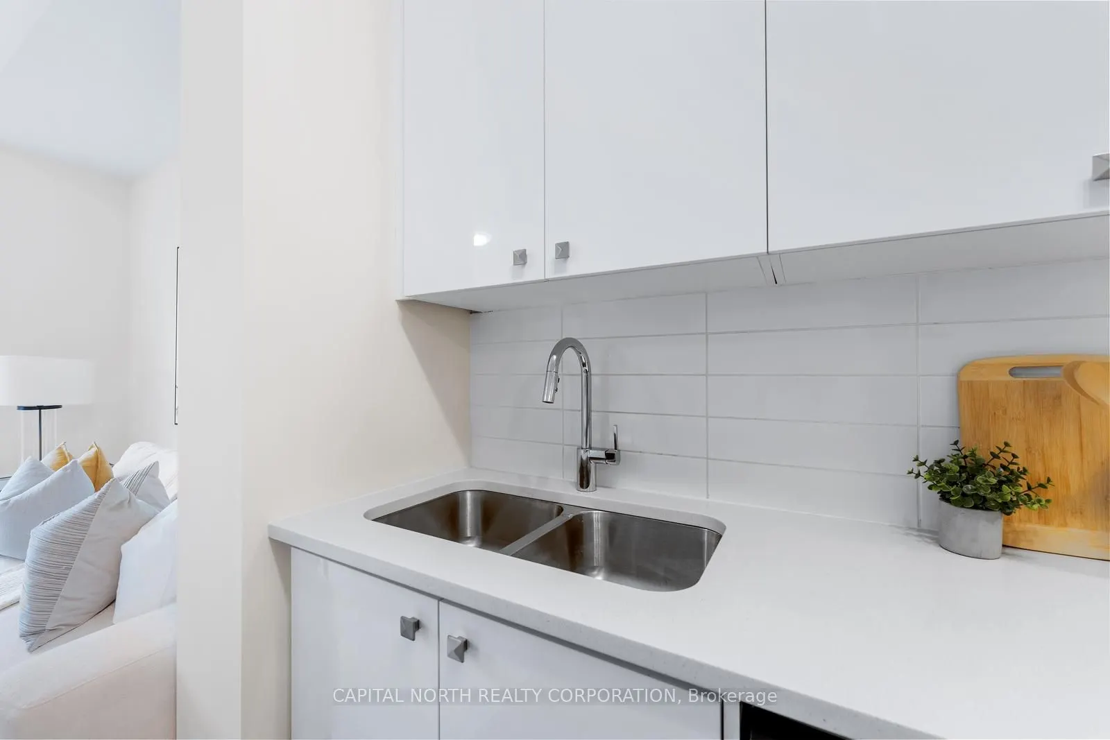 9570 Islington Avenue, #L118