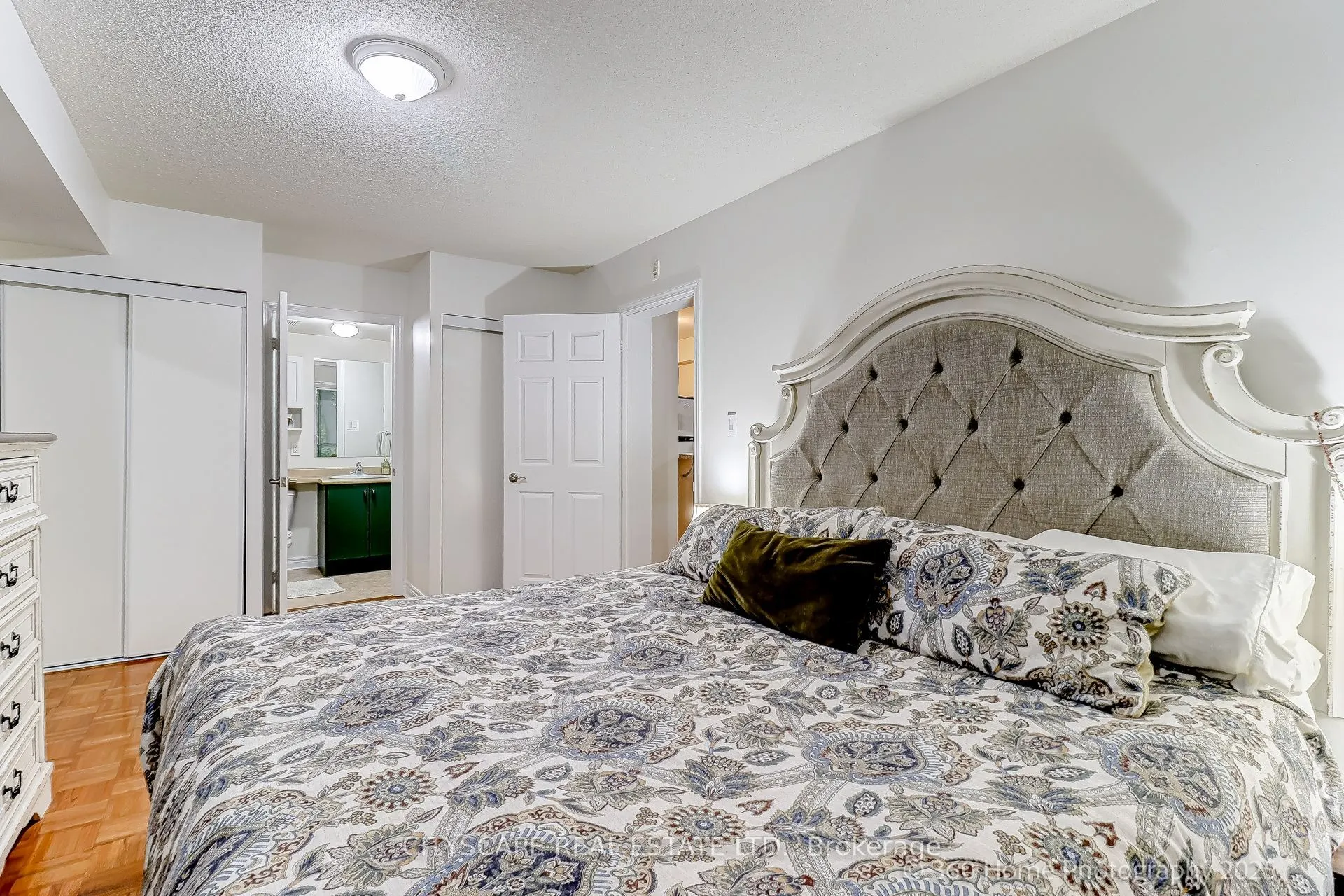 245 Pinegrove Road, #101