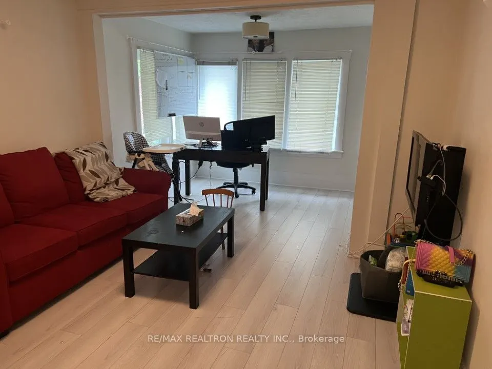 24 Kennedy Street W