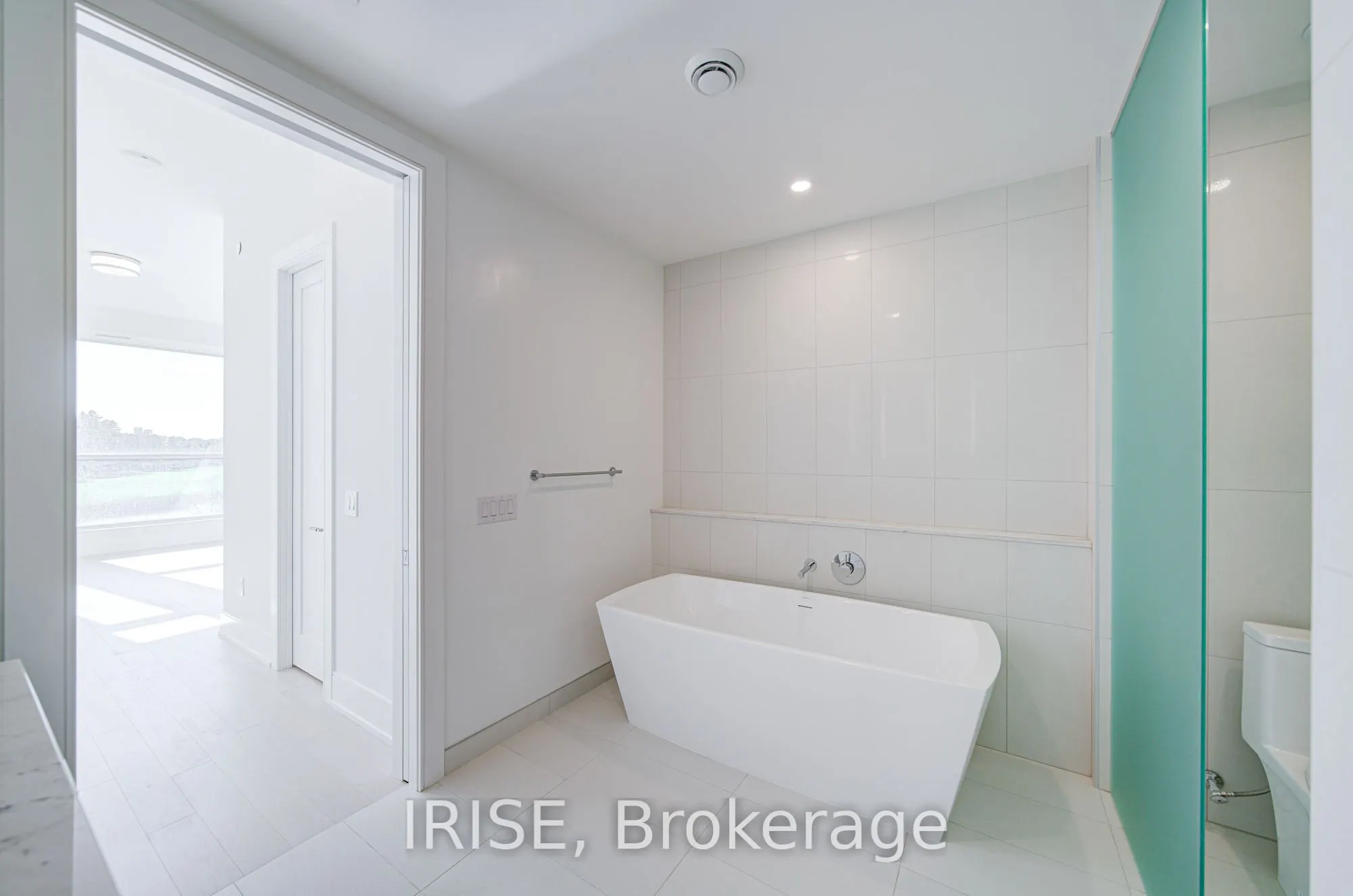399 Royal Orchard Boulevard, #221