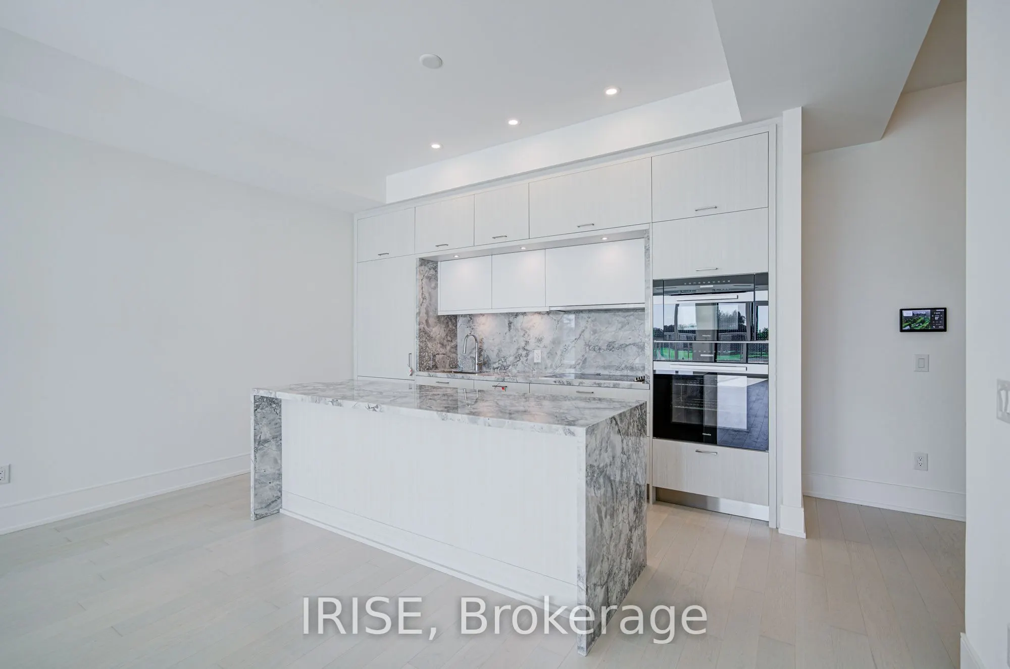 399 Royal Orchard Boulevard, #221