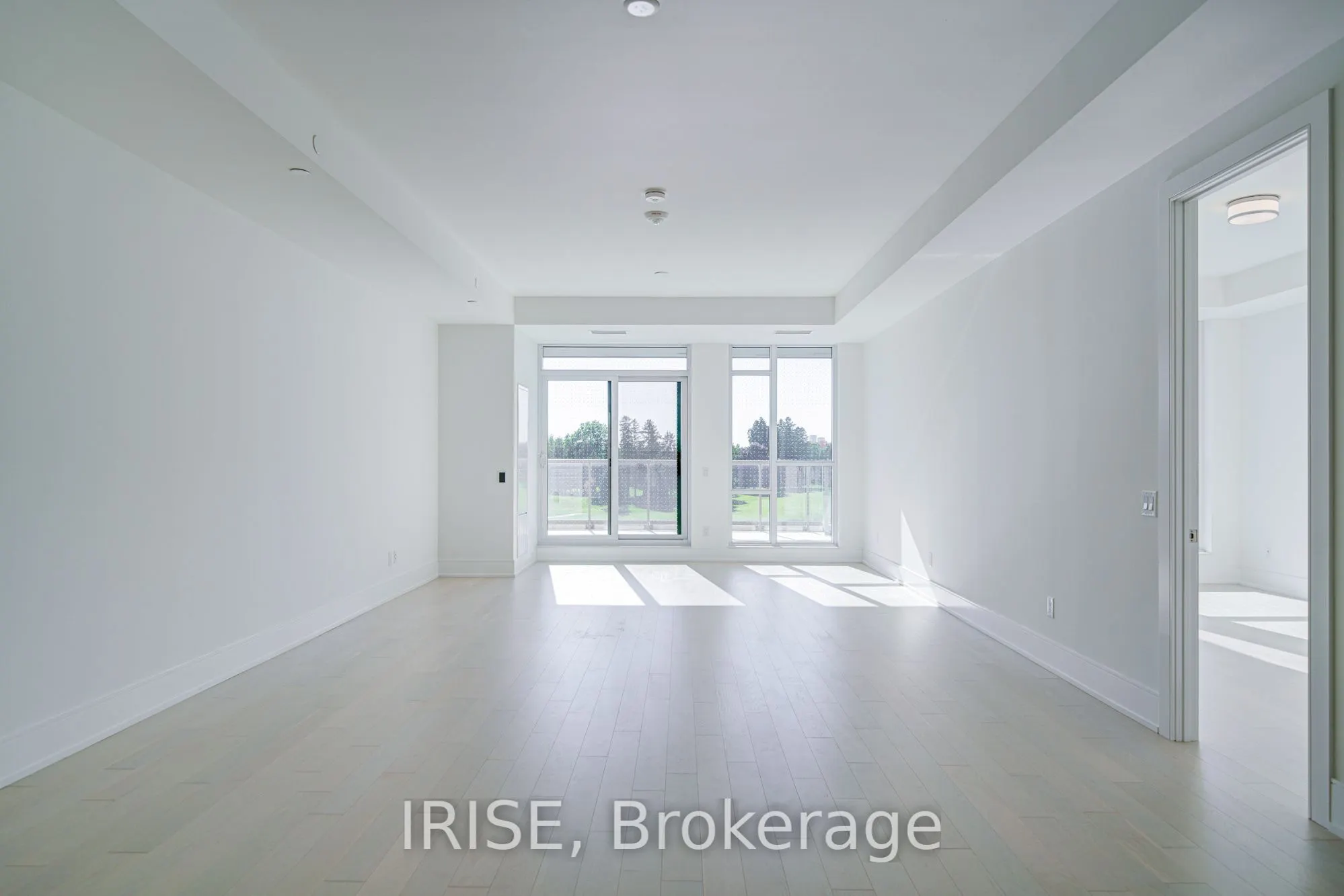 399 Royal Orchard Boulevard, #221