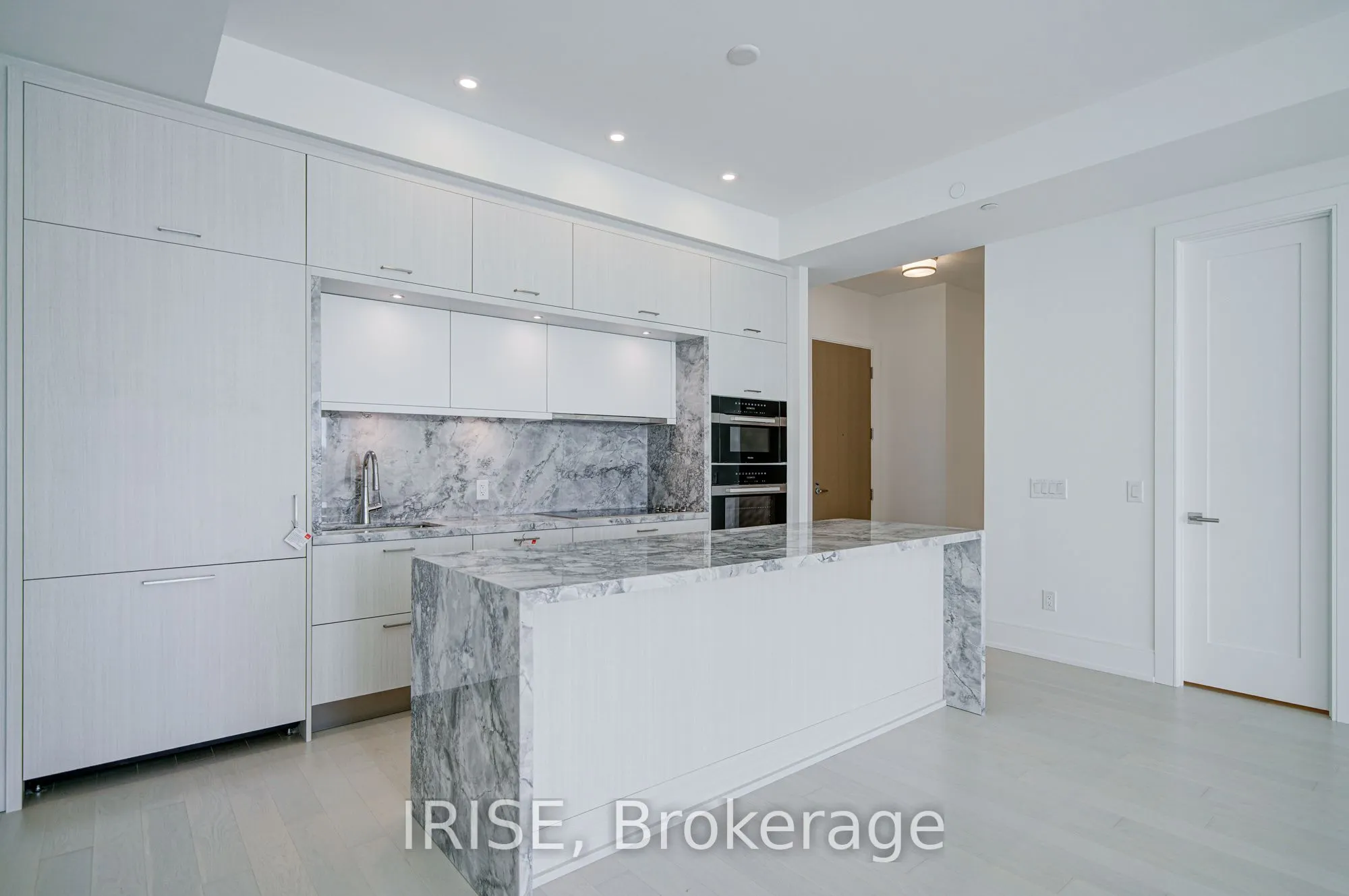 399 Royal Orchard Boulevard, #221
