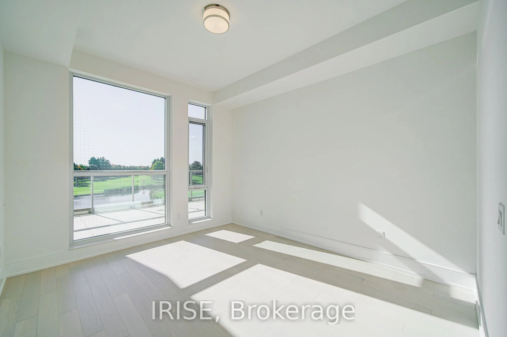 399 Royal Orchard Boulevard, #221