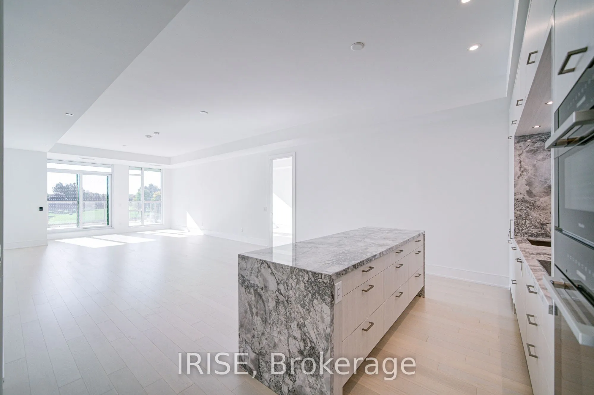 399 Royal Orchard Boulevard, #221