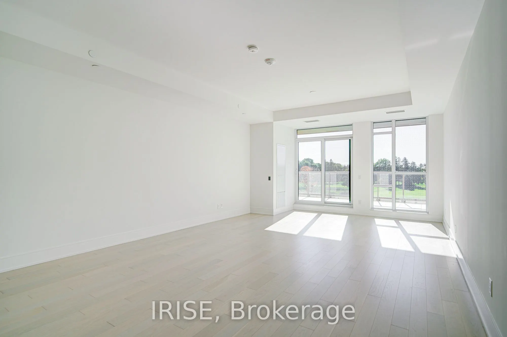 399 Royal Orchard Boulevard, #221