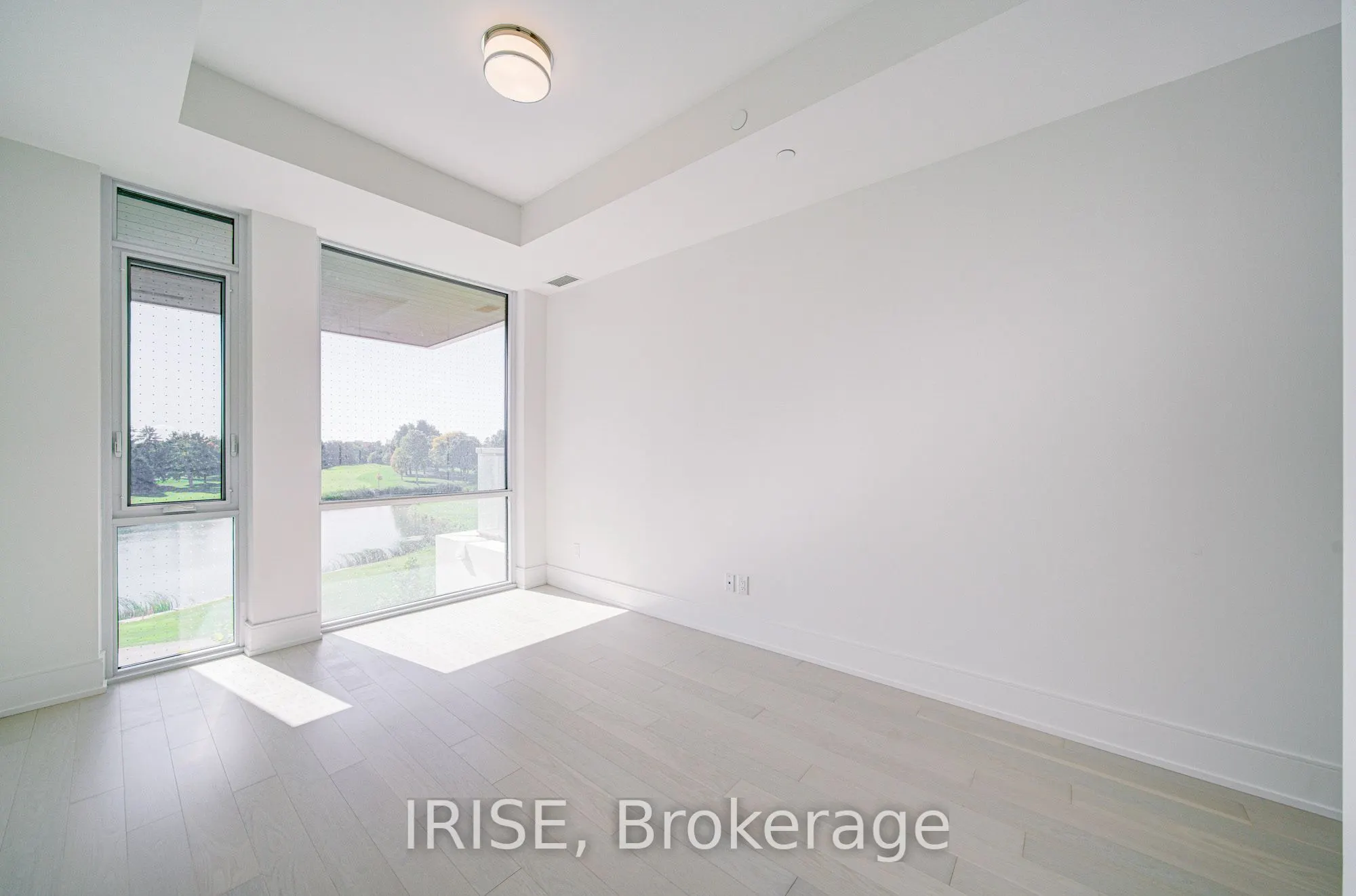 399 Royal Orchard Boulevard, #221