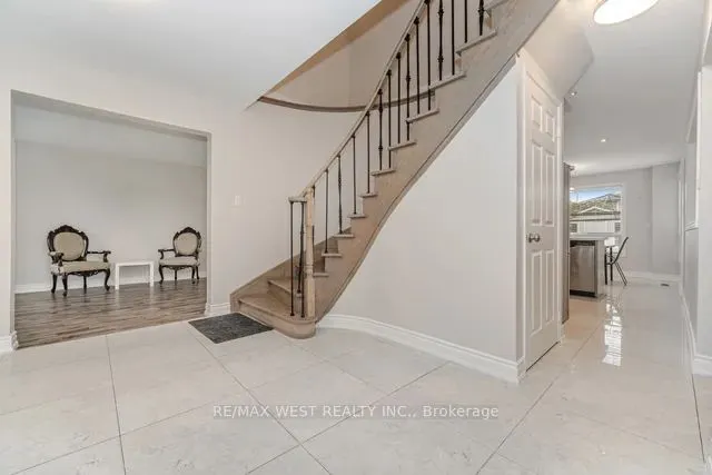 86 Dina Road
