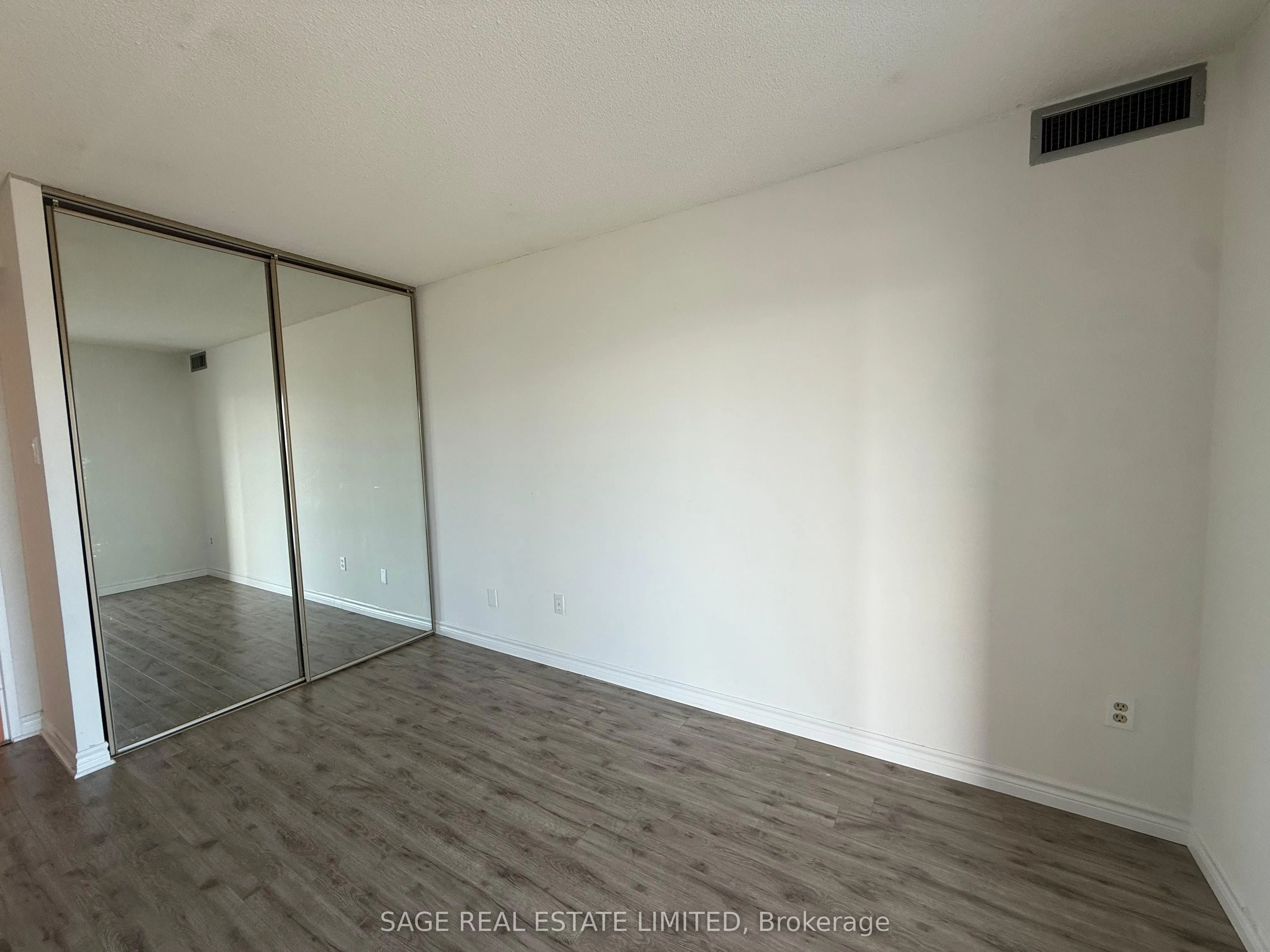 30 Harding Boulevard, #1002