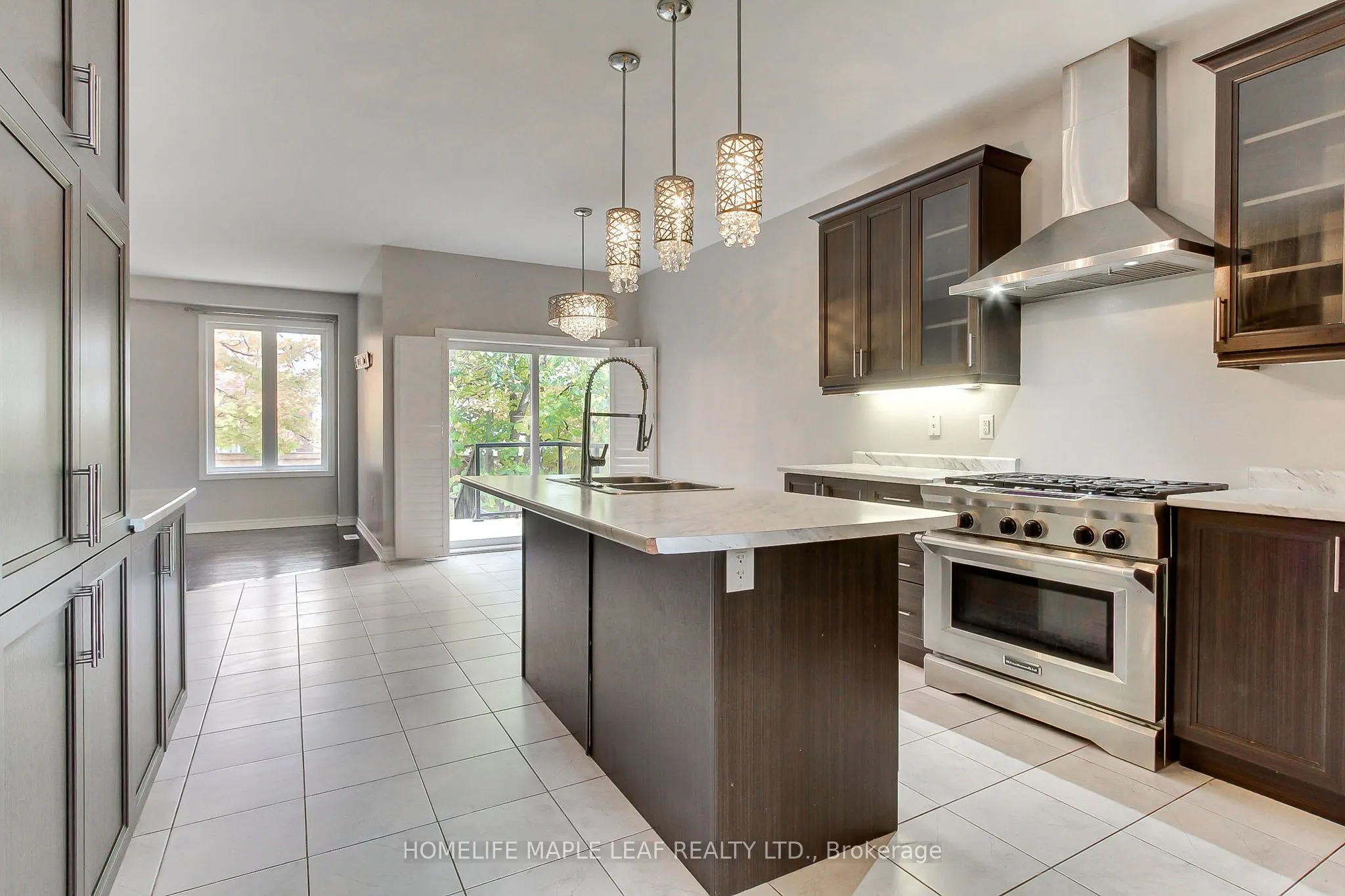 2180 Dawson Crescent