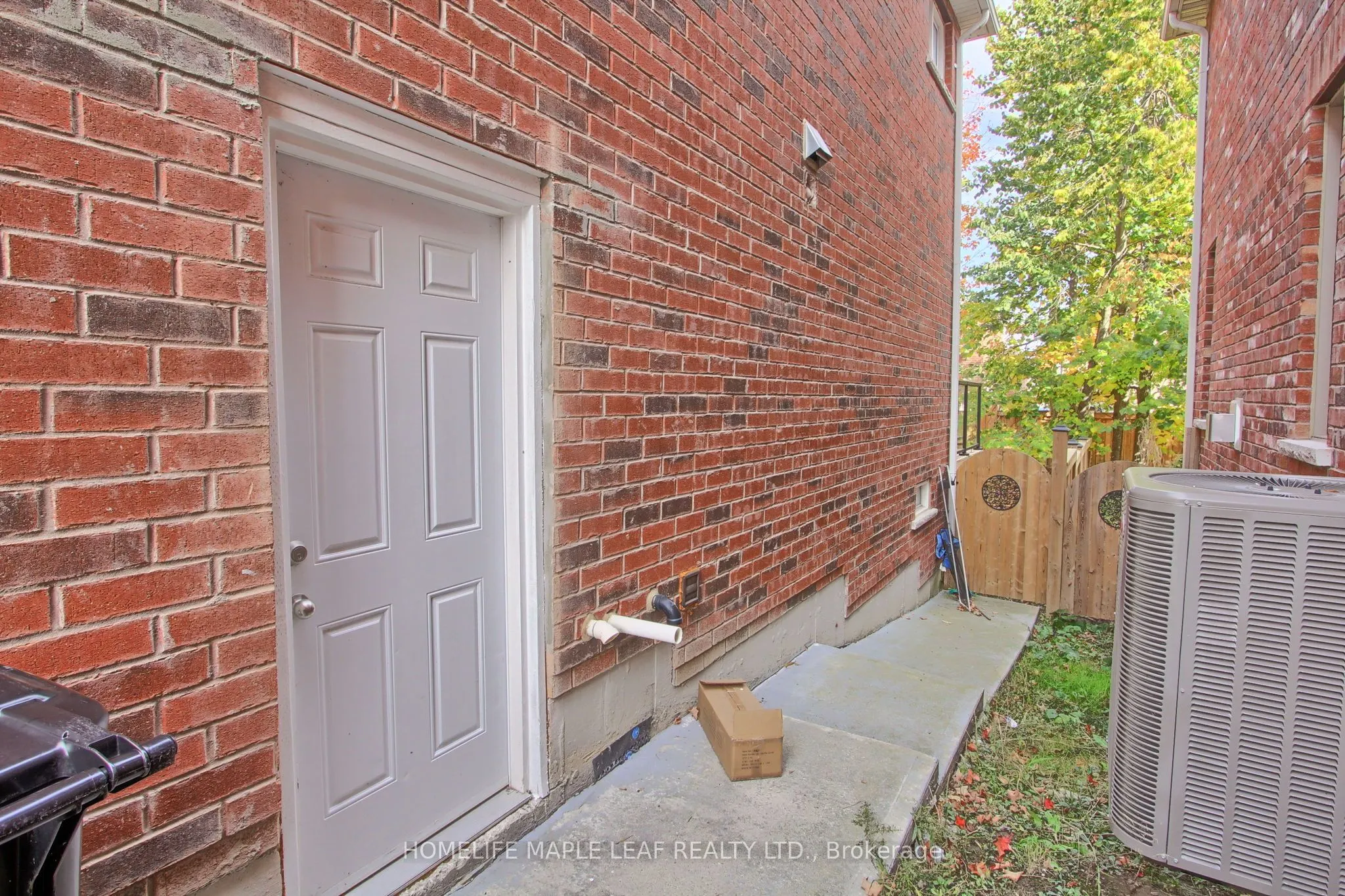 2180 Dawson Crescent