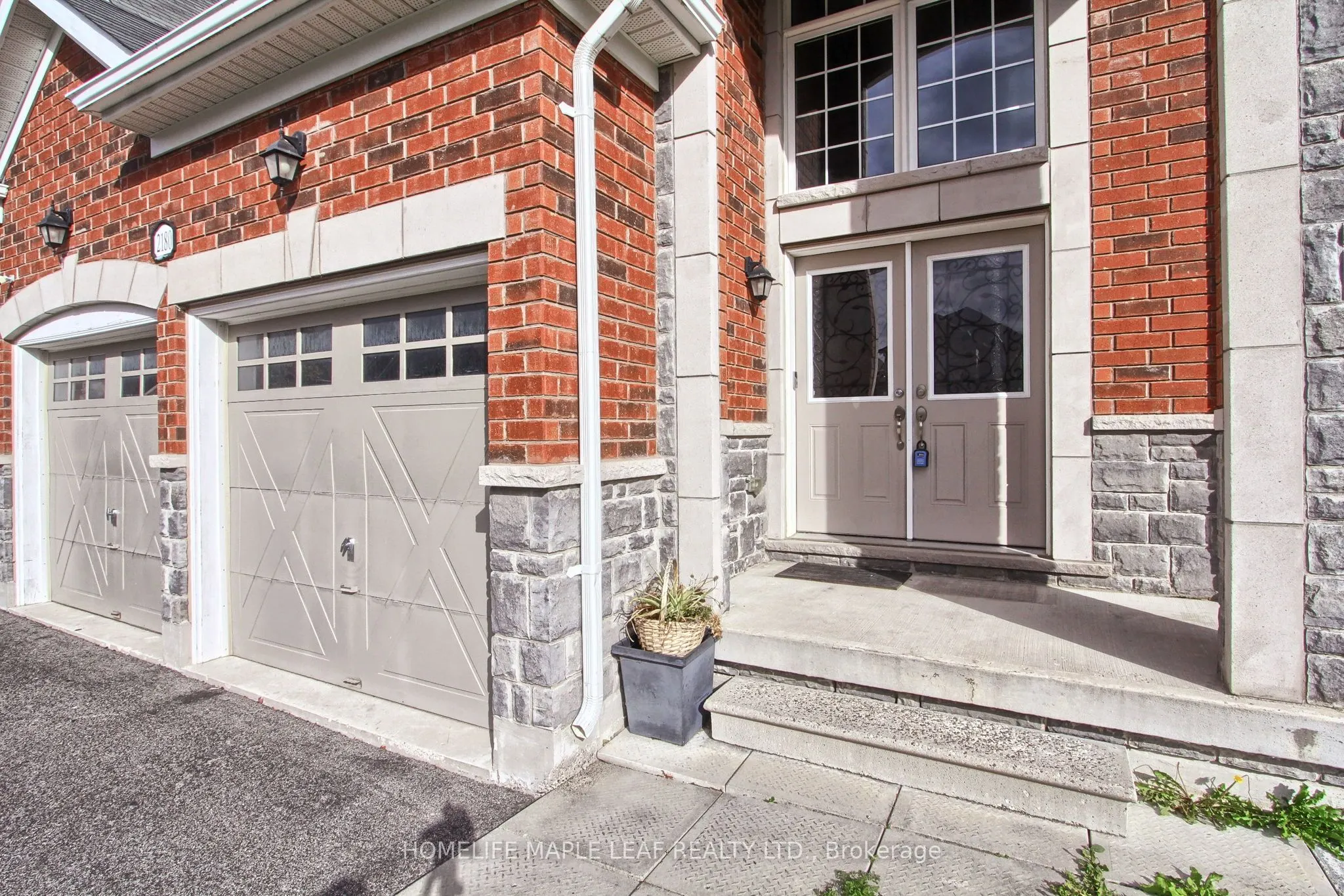 2180 Dawson Crescent