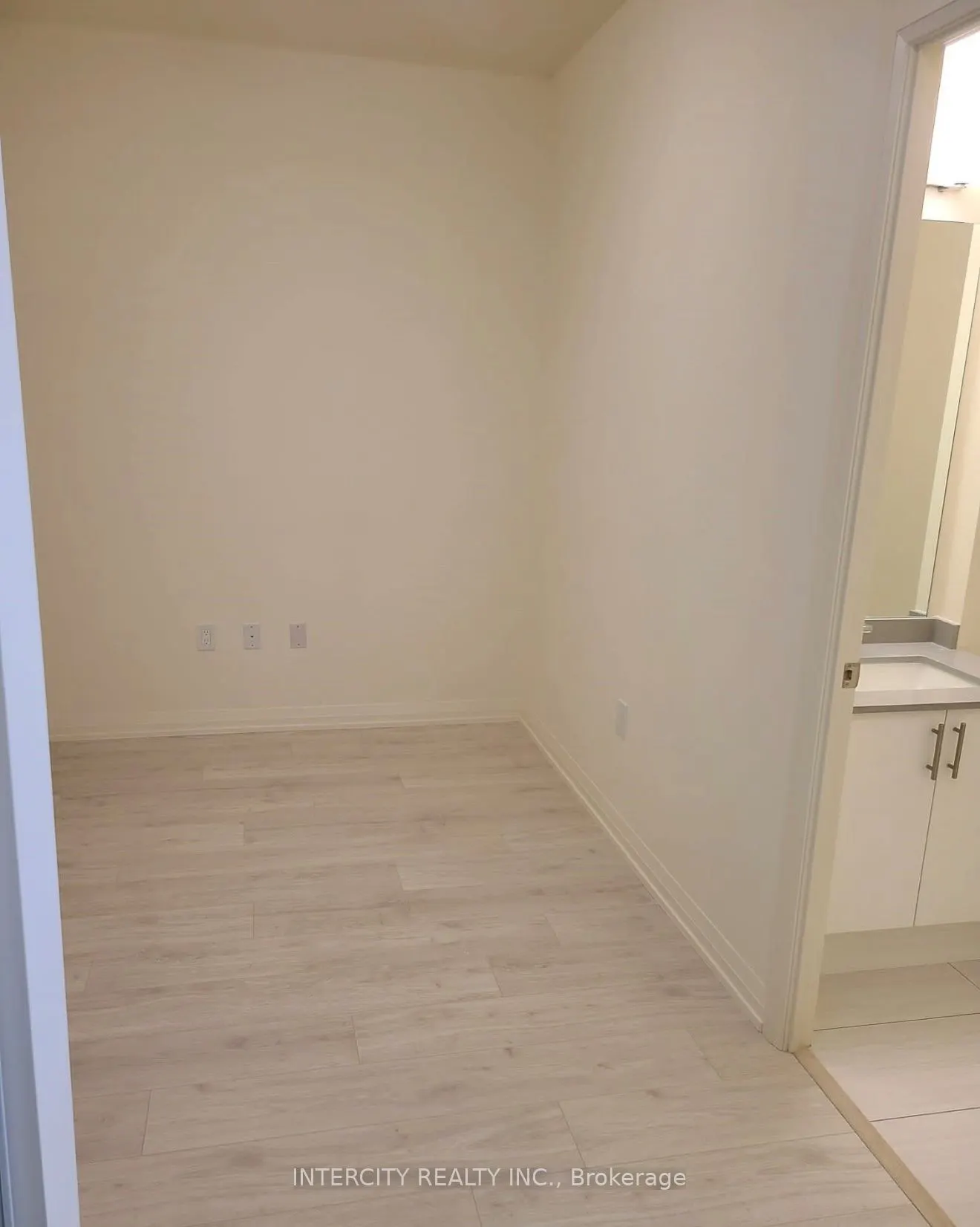 9000 Jane Street, #1406